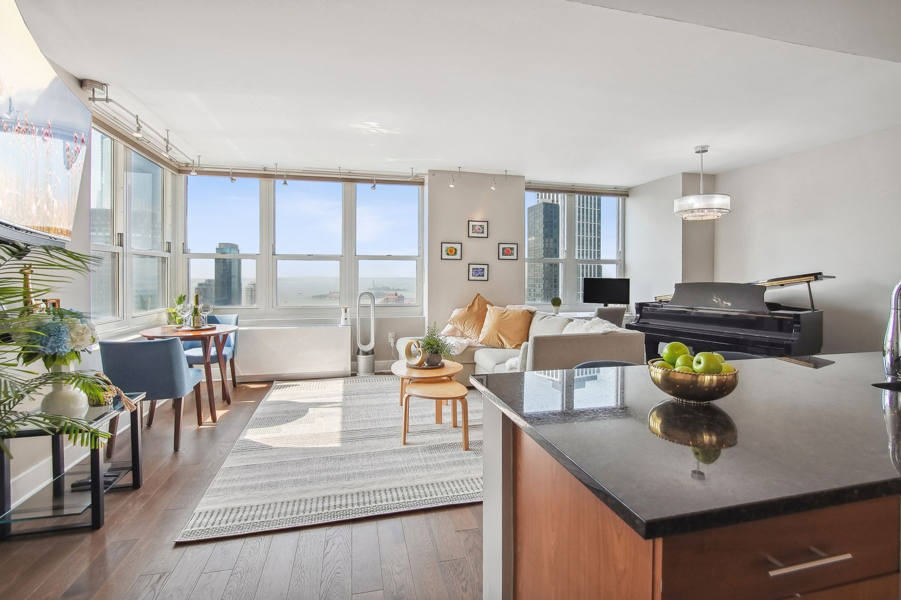 88 Morgan St Unit# 4208