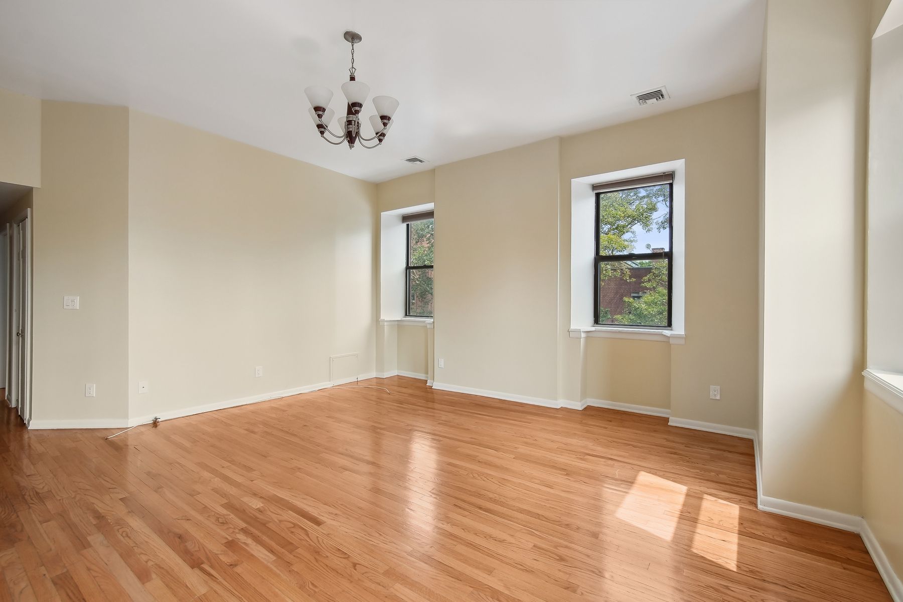 297 Montgomery St Unit# 4E