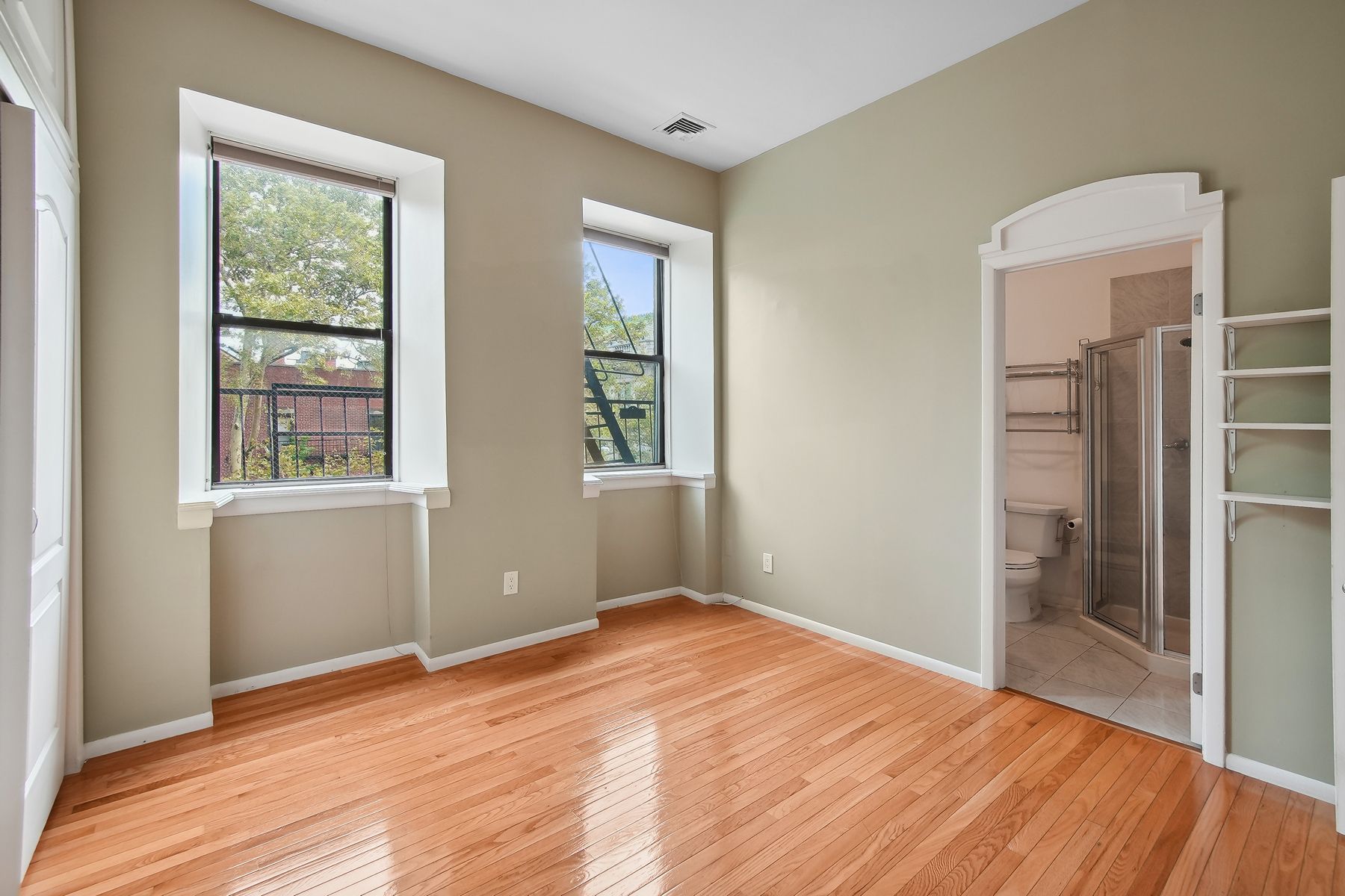 297 Montgomery St Unit# 4E