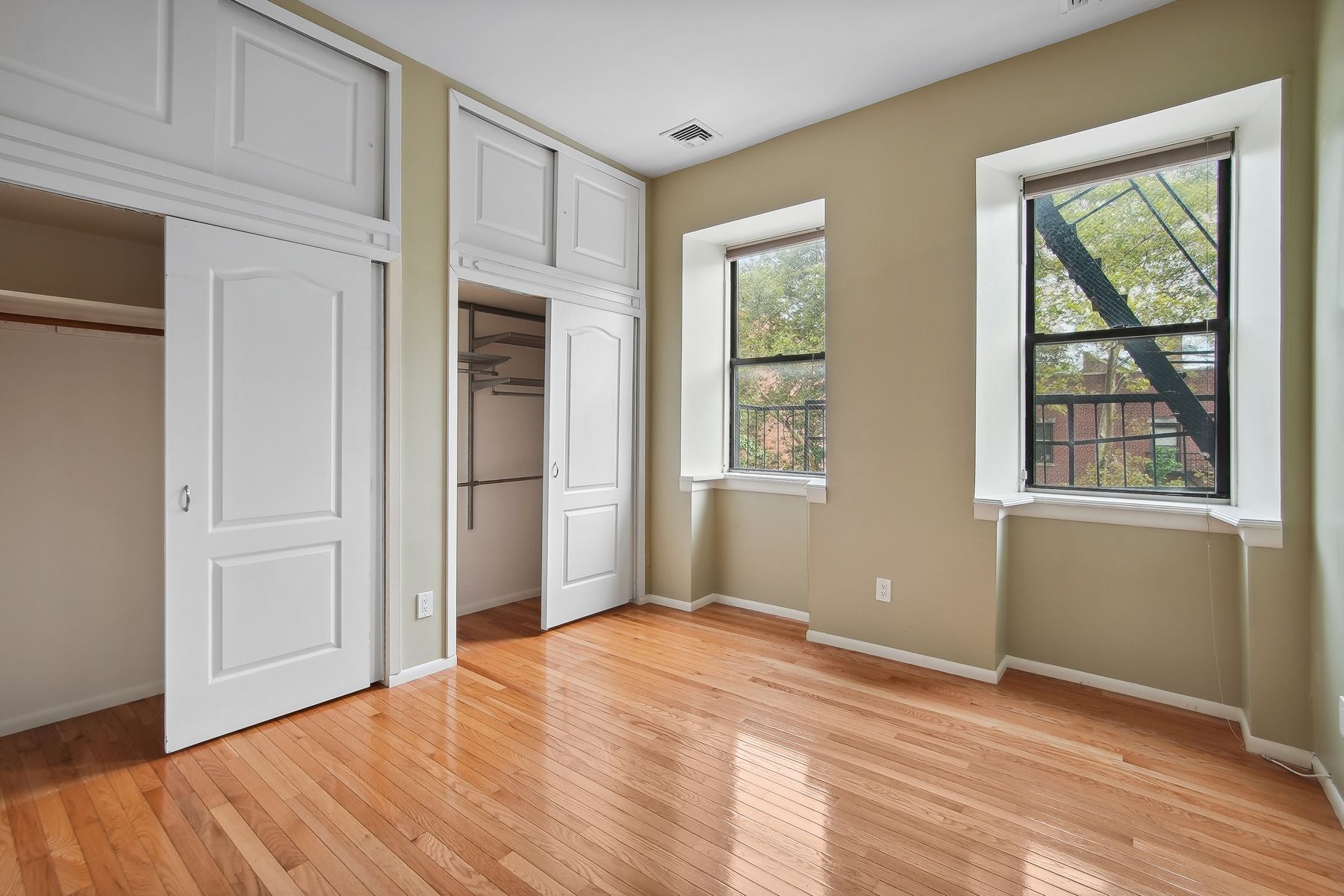 297 Montgomery St Unit# 4E