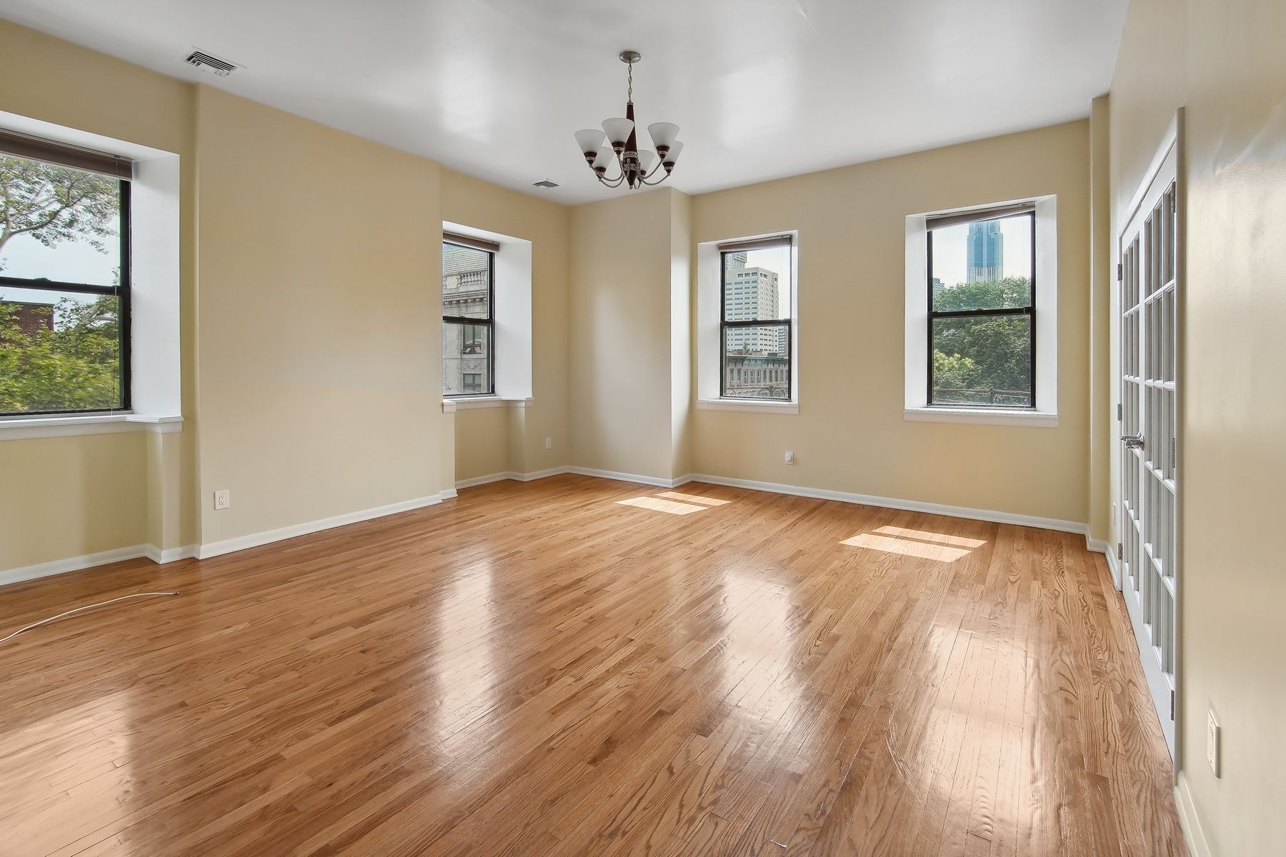 297 Montgomery St Unit# 4E