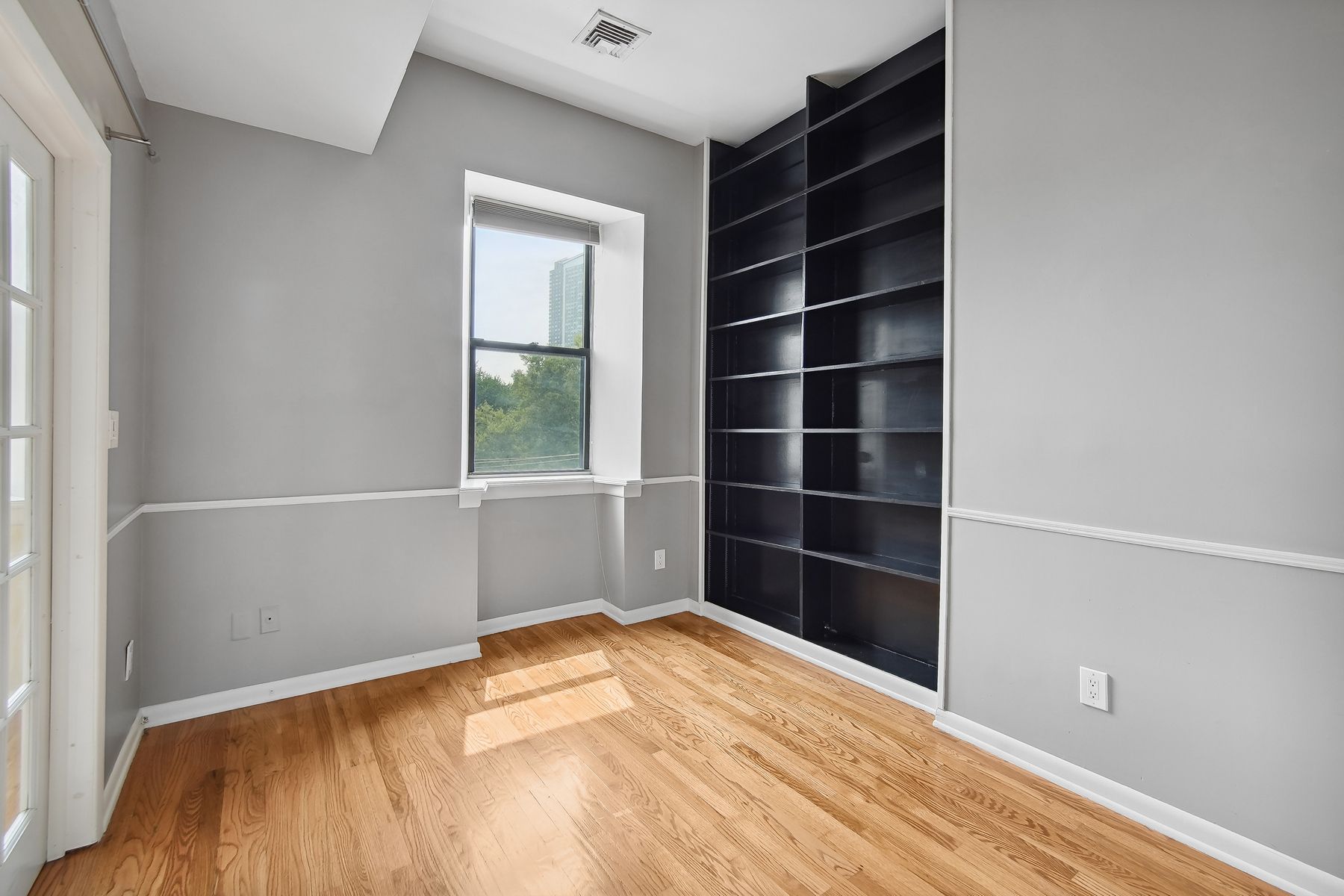 297 Montgomery St Unit# 4E