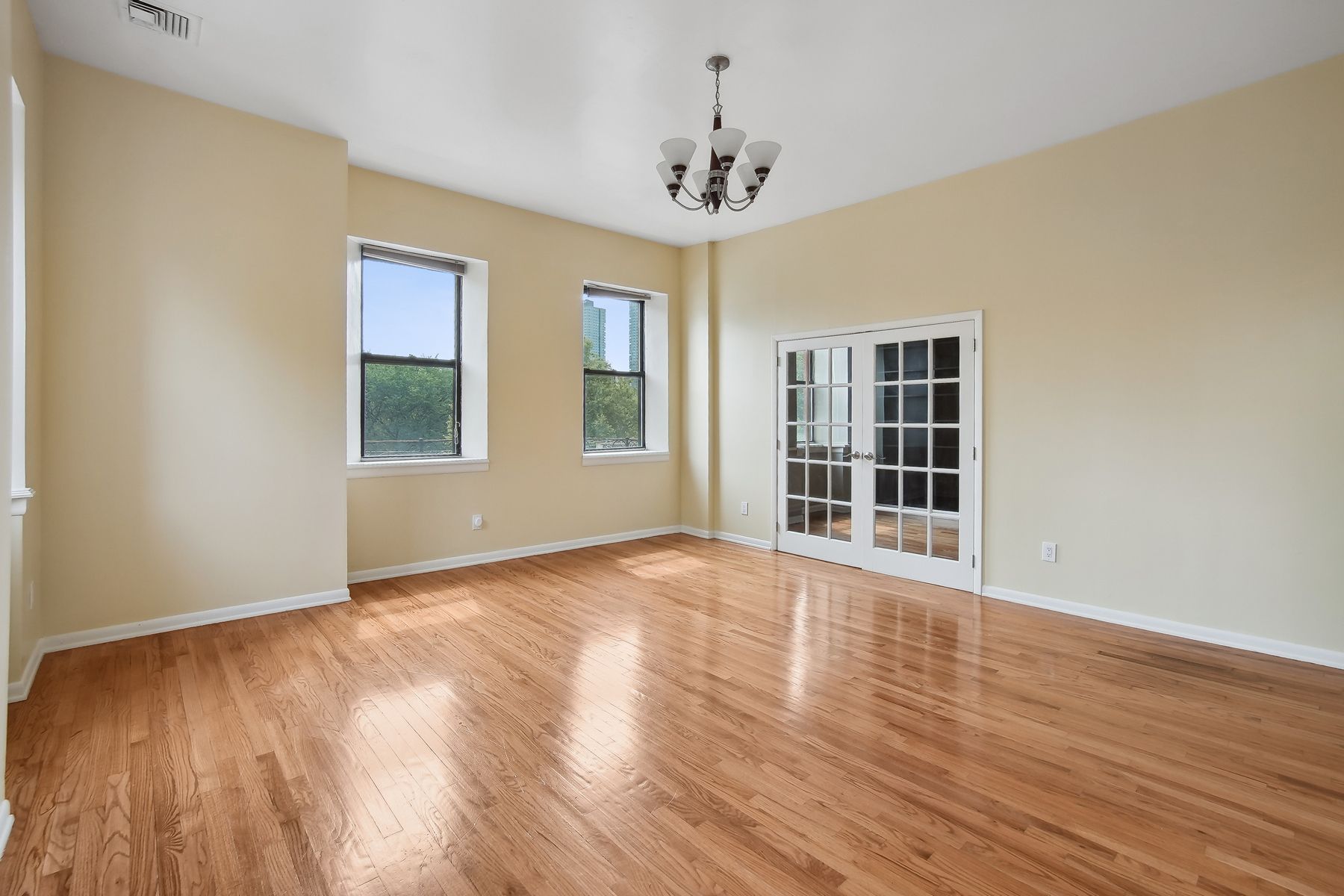 297 Montgomery St Unit# 4E