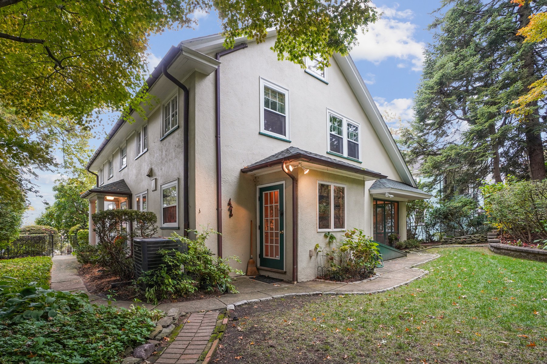 138 N. Mountain Avenue
