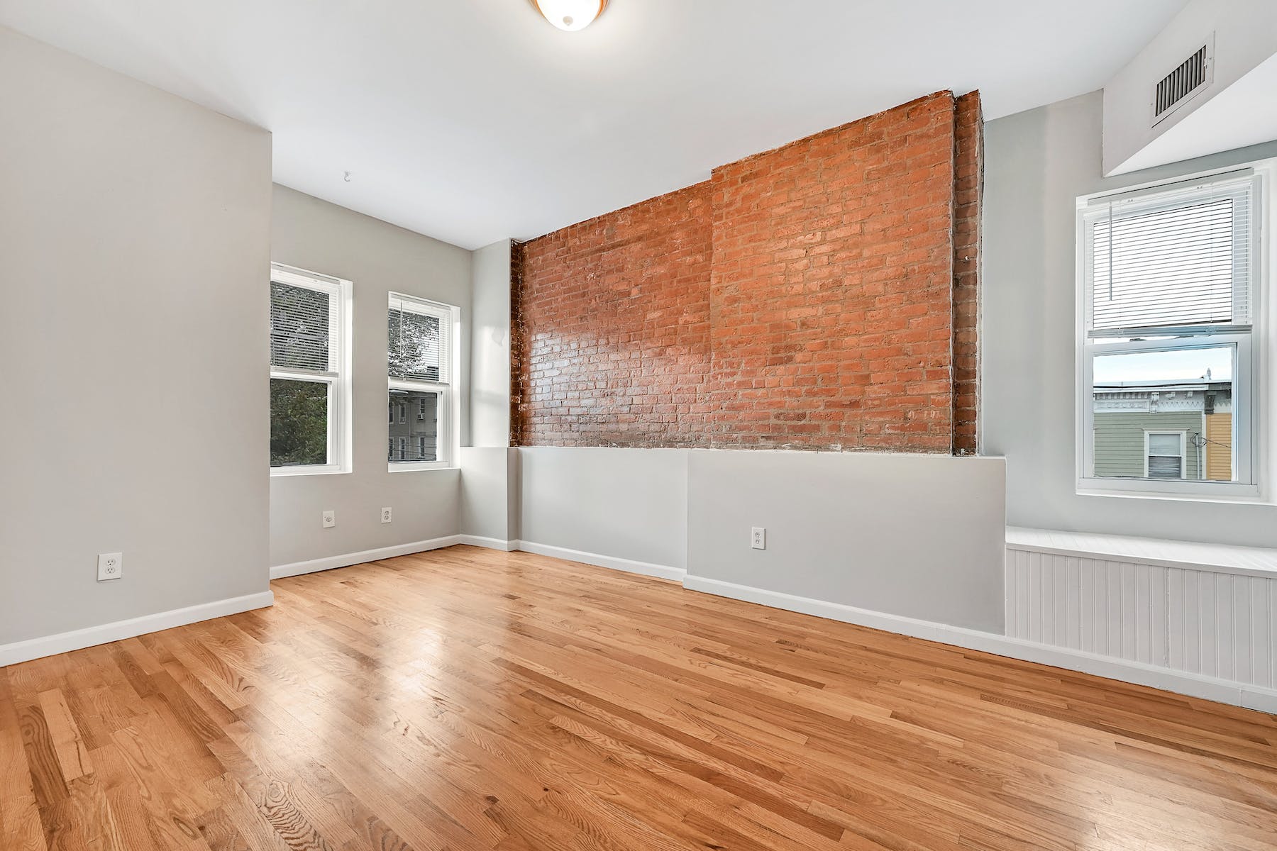 106 1/2 Lafayette Street 