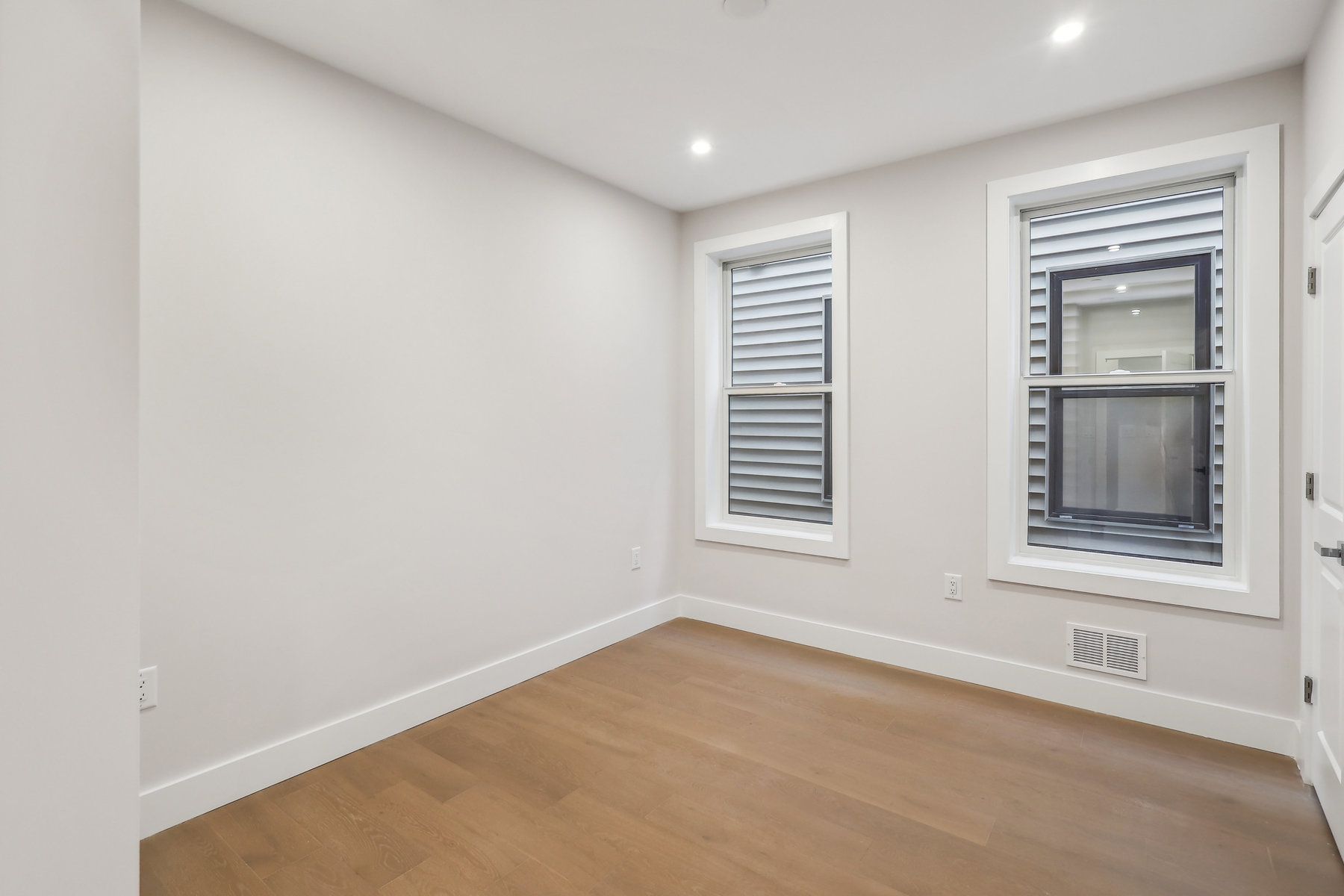32 Terrace Ave Unit# 1