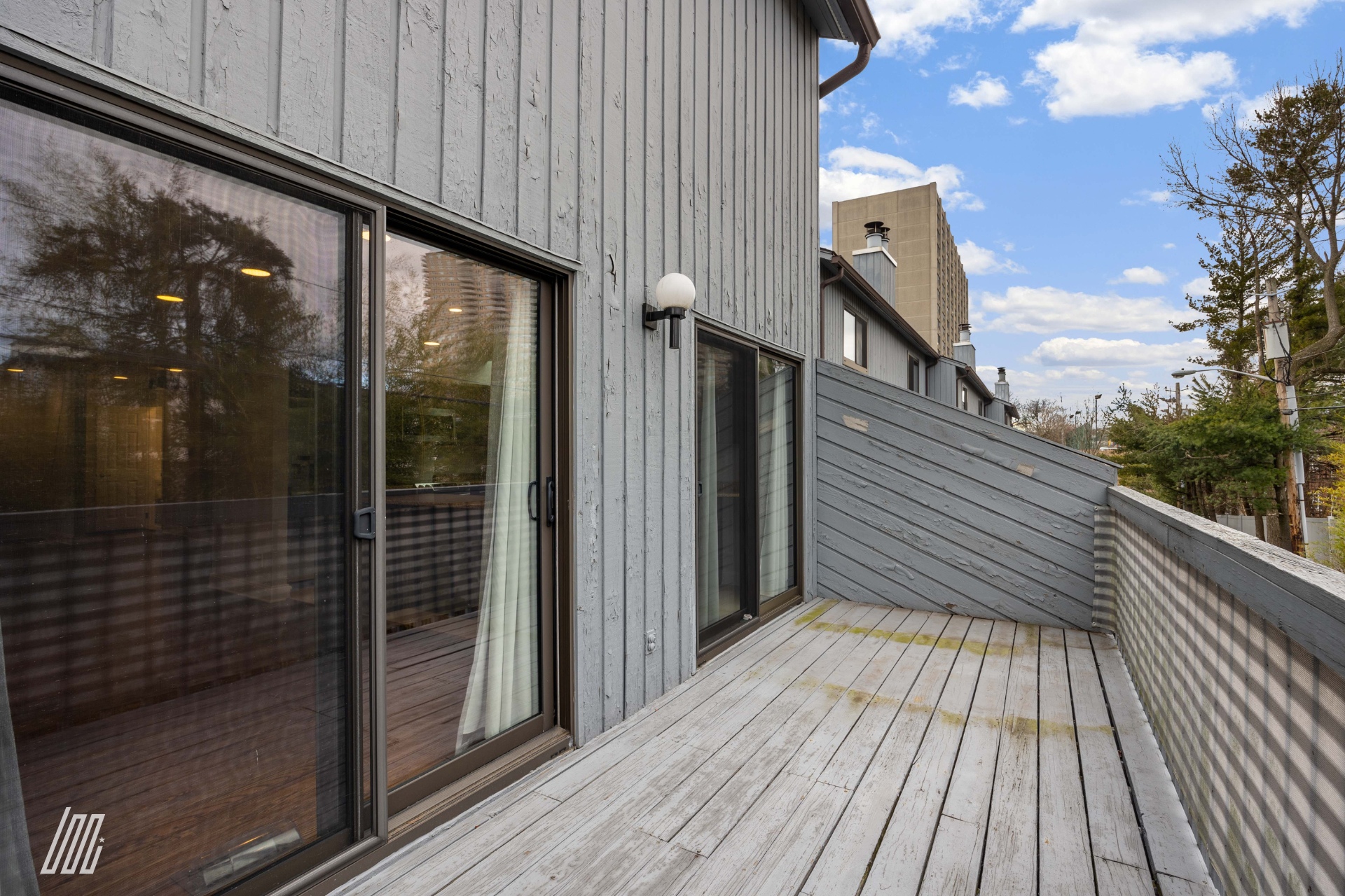 1529 John Street