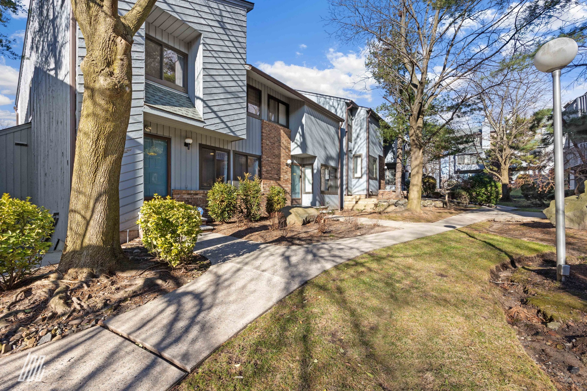 1529 John Street