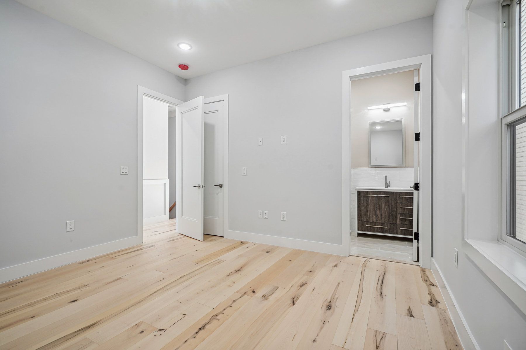 20 Corbin Ave Unit# 1