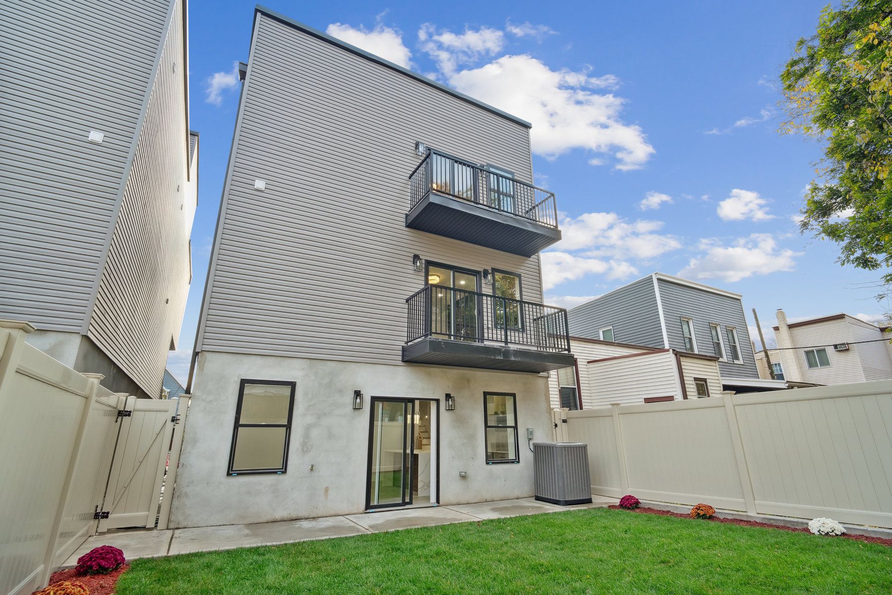 132 Sherman Pl Unit# Unit 1