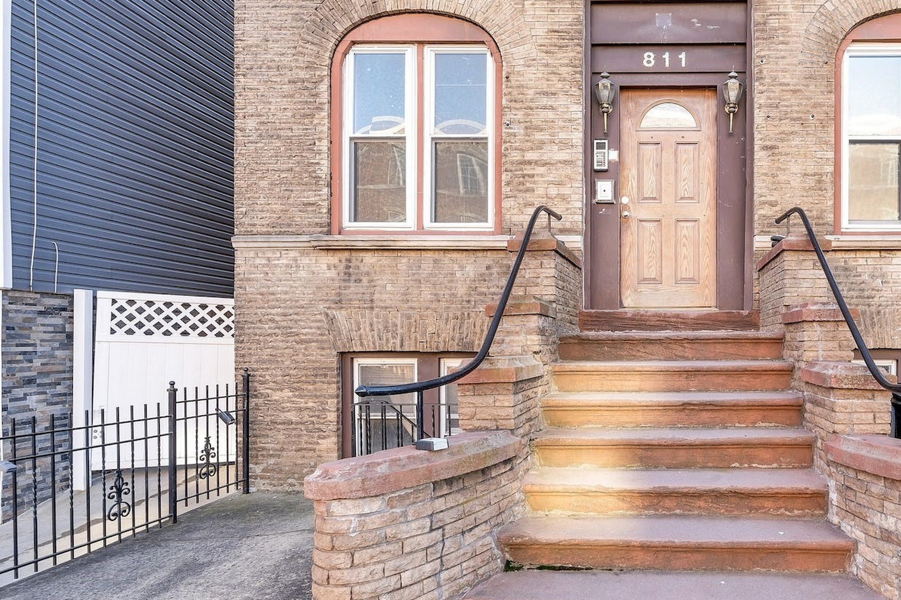 811 Montgomery St Unit# 3R
