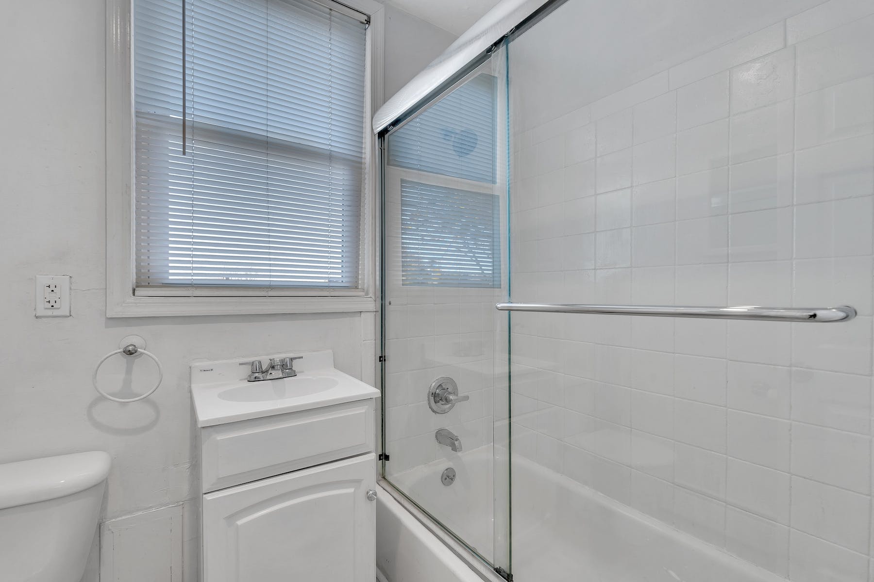 811 Montgomery St Unit# 3R