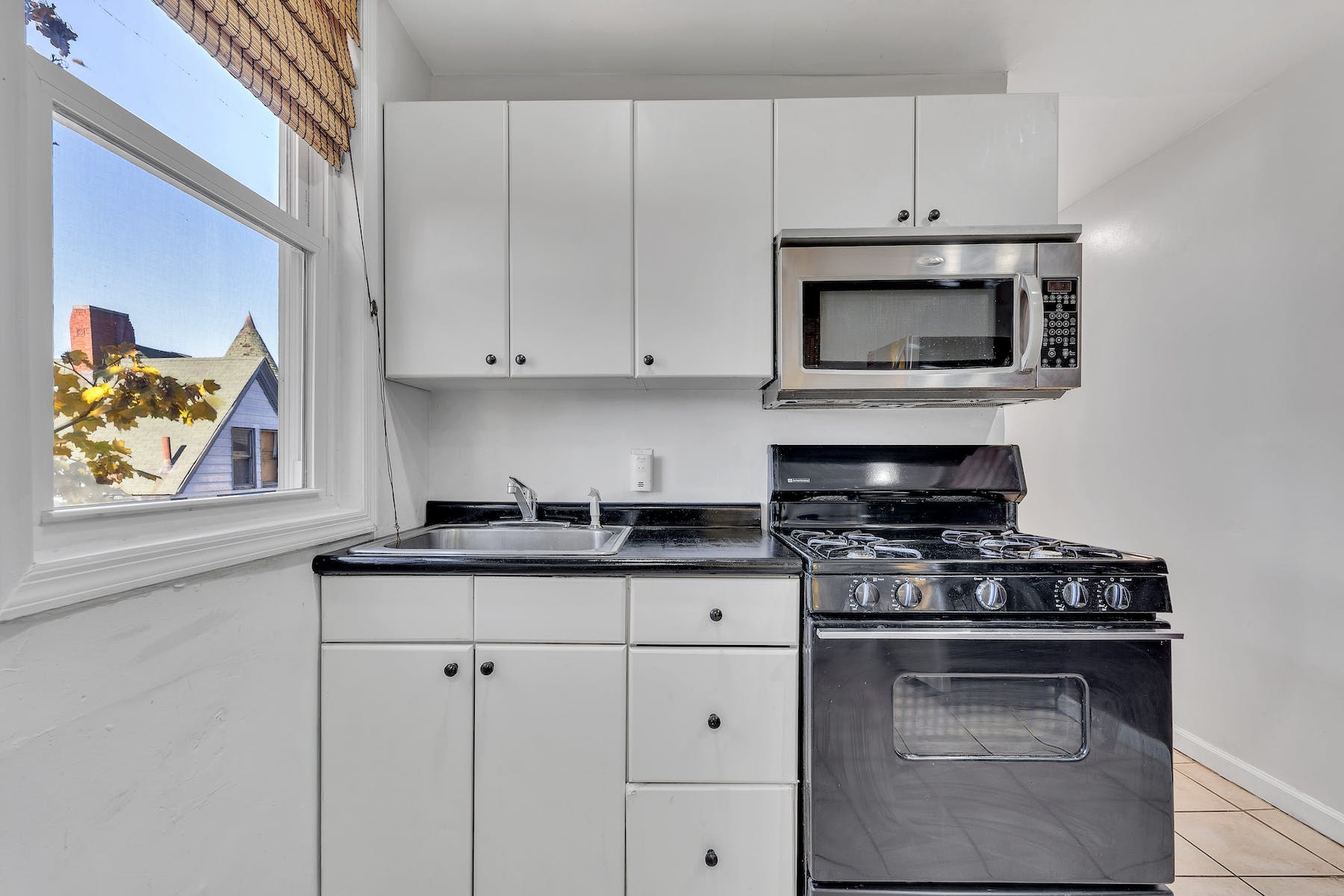 811 Montgomery St Unit# 3R