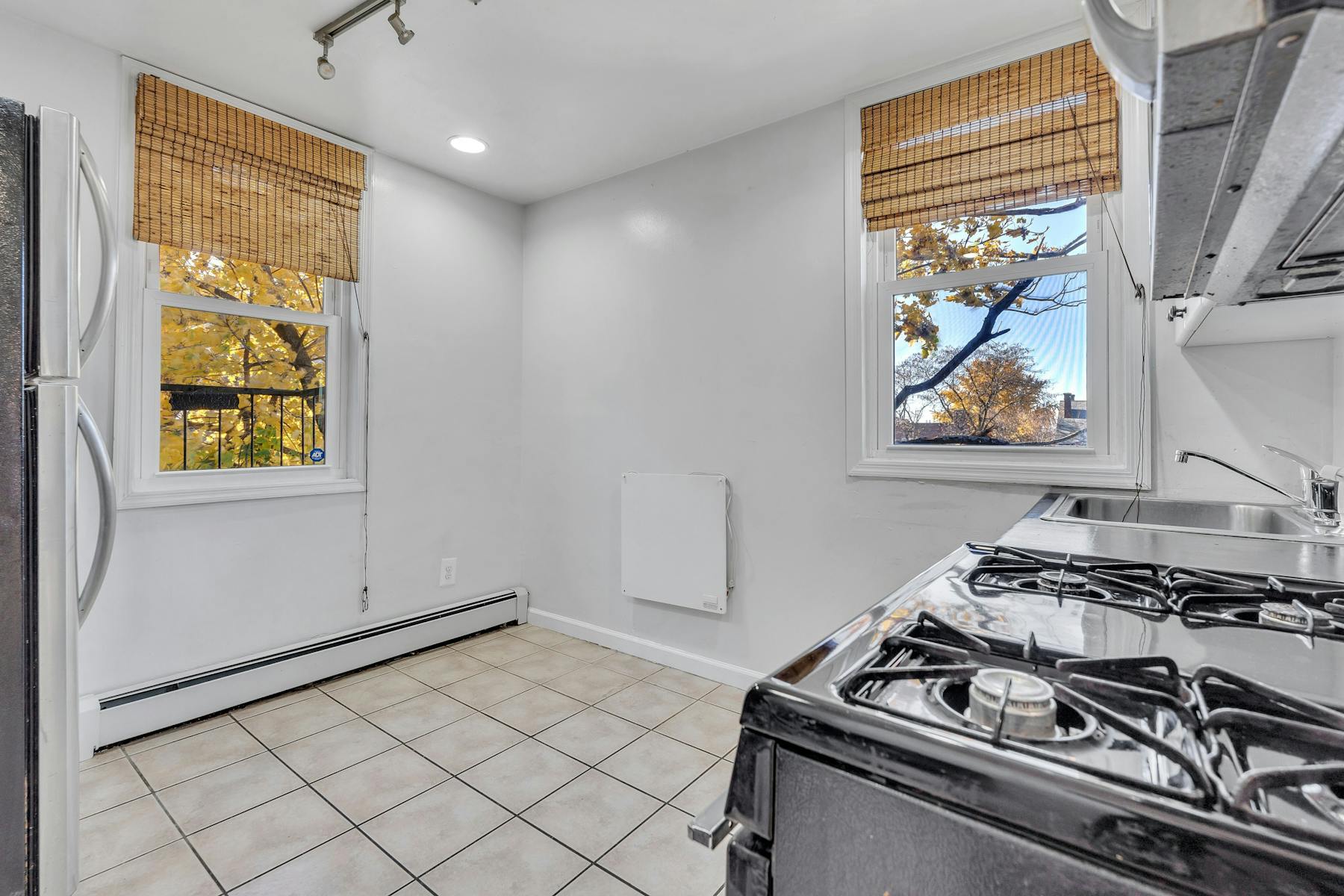 811 Montgomery St Unit# 3R