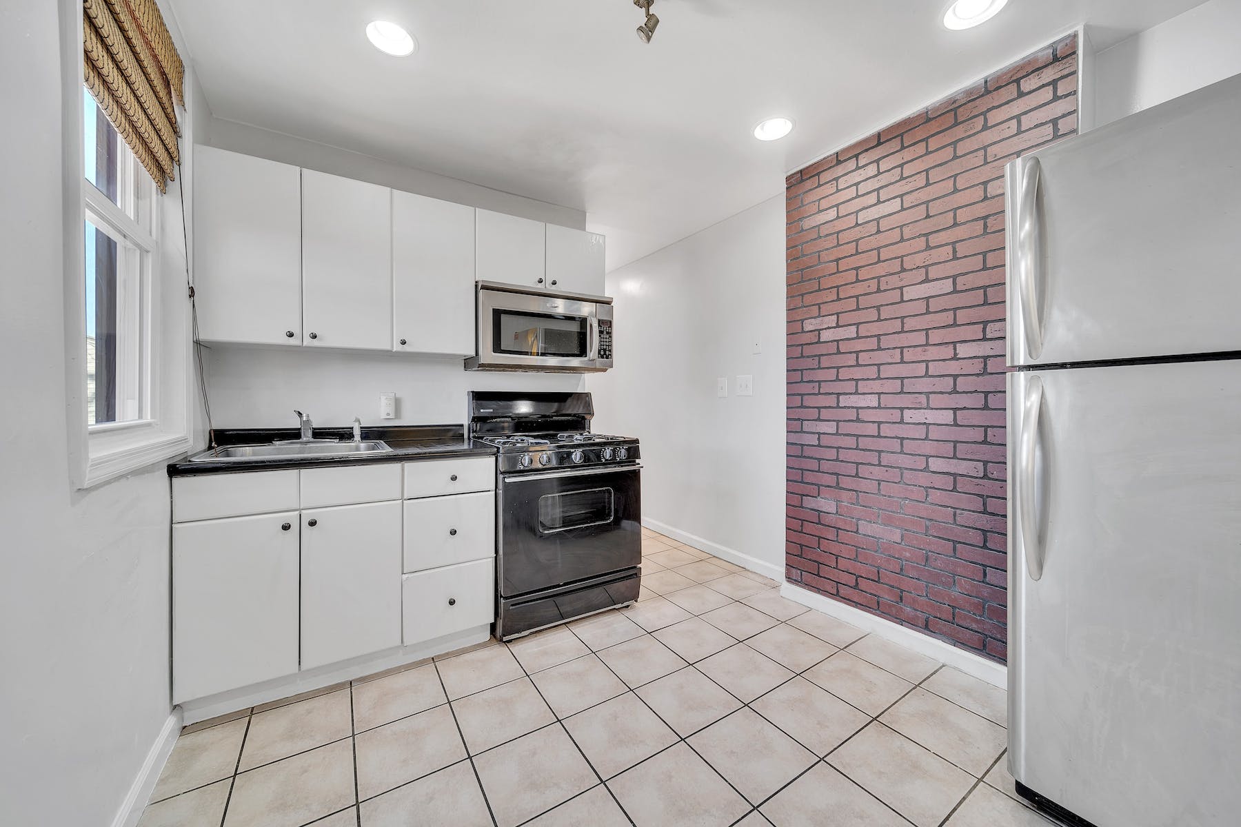 811 Montgomery St Unit# 3R