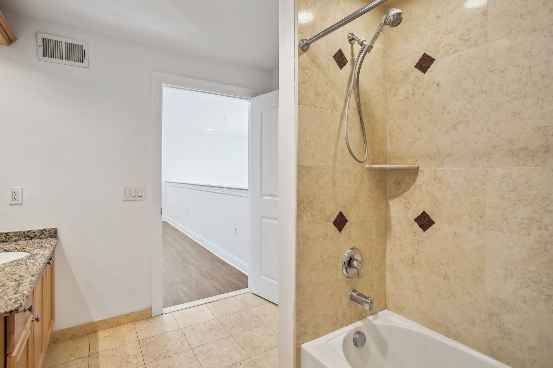 769 Montgomery St Unit# 218