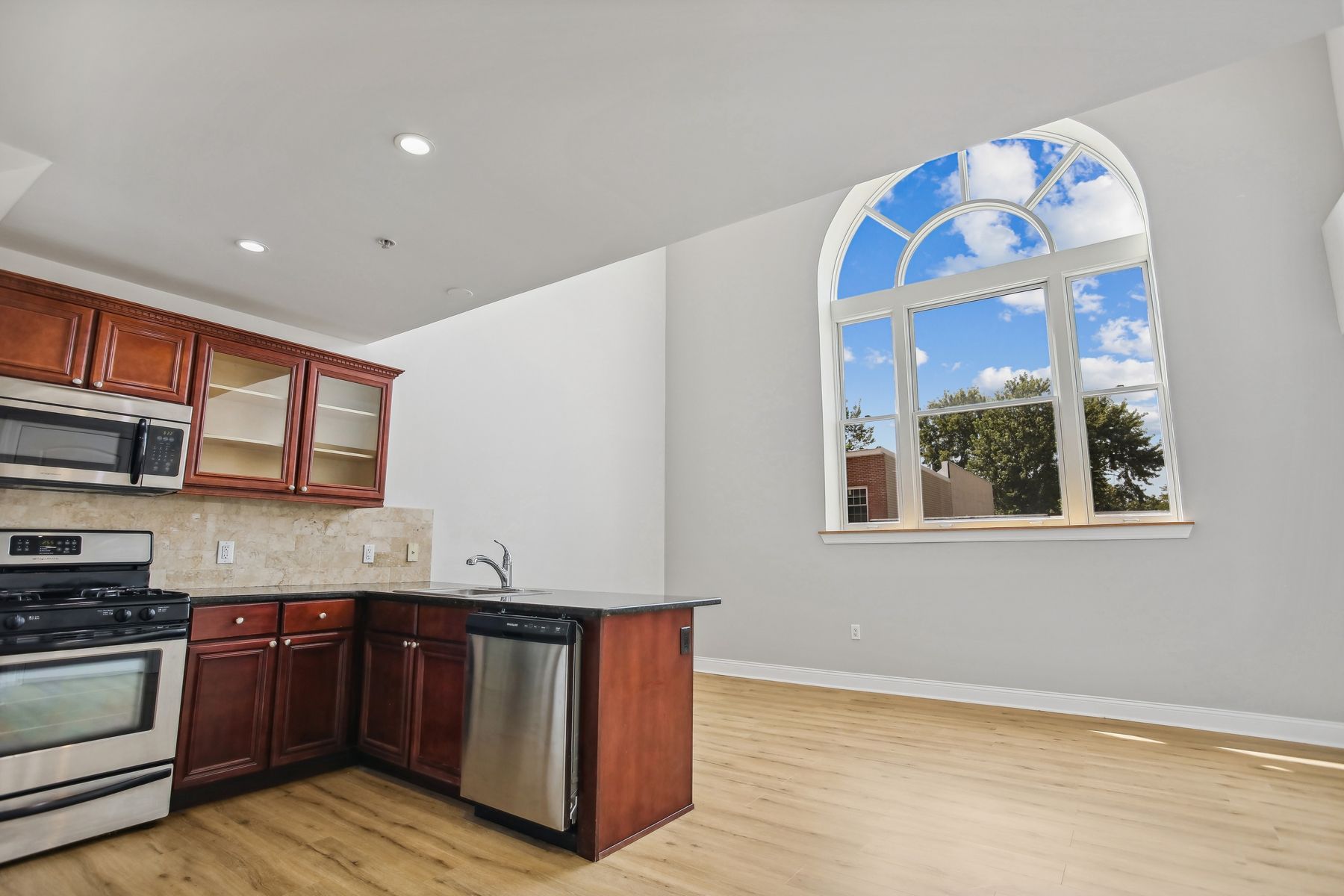 769 Montgomery St Unit# 218