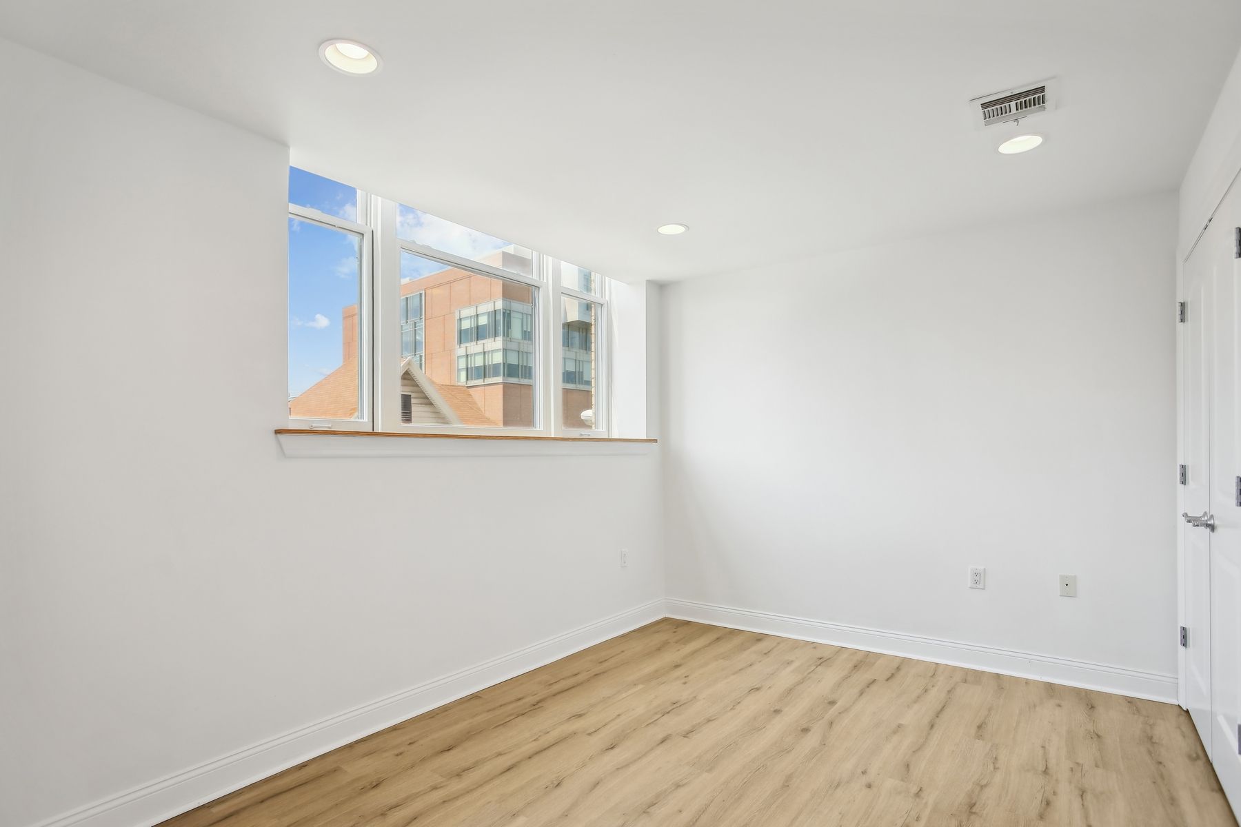 769 Montgomery St Unit# 218