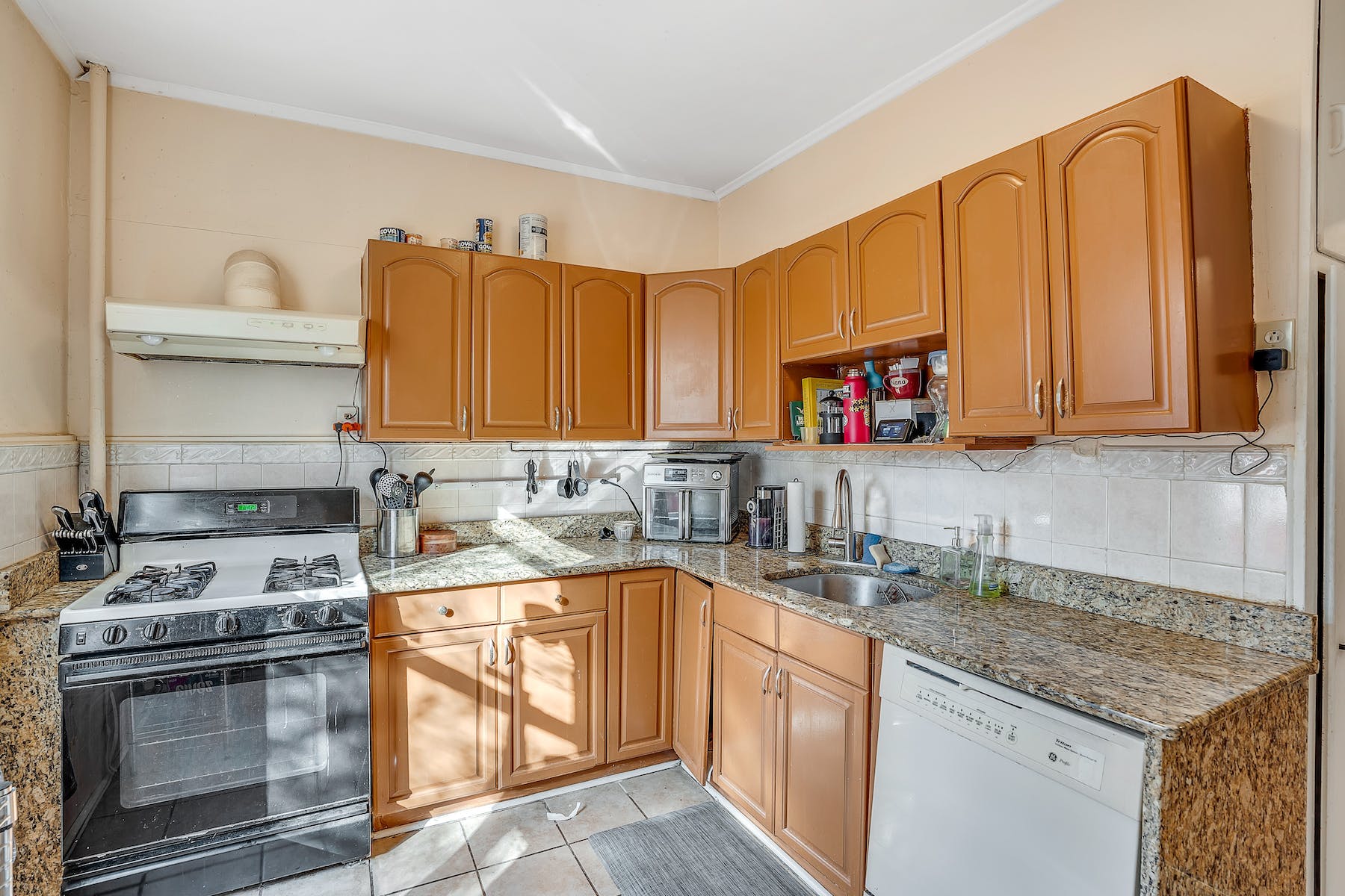 155 Jewett Ave 