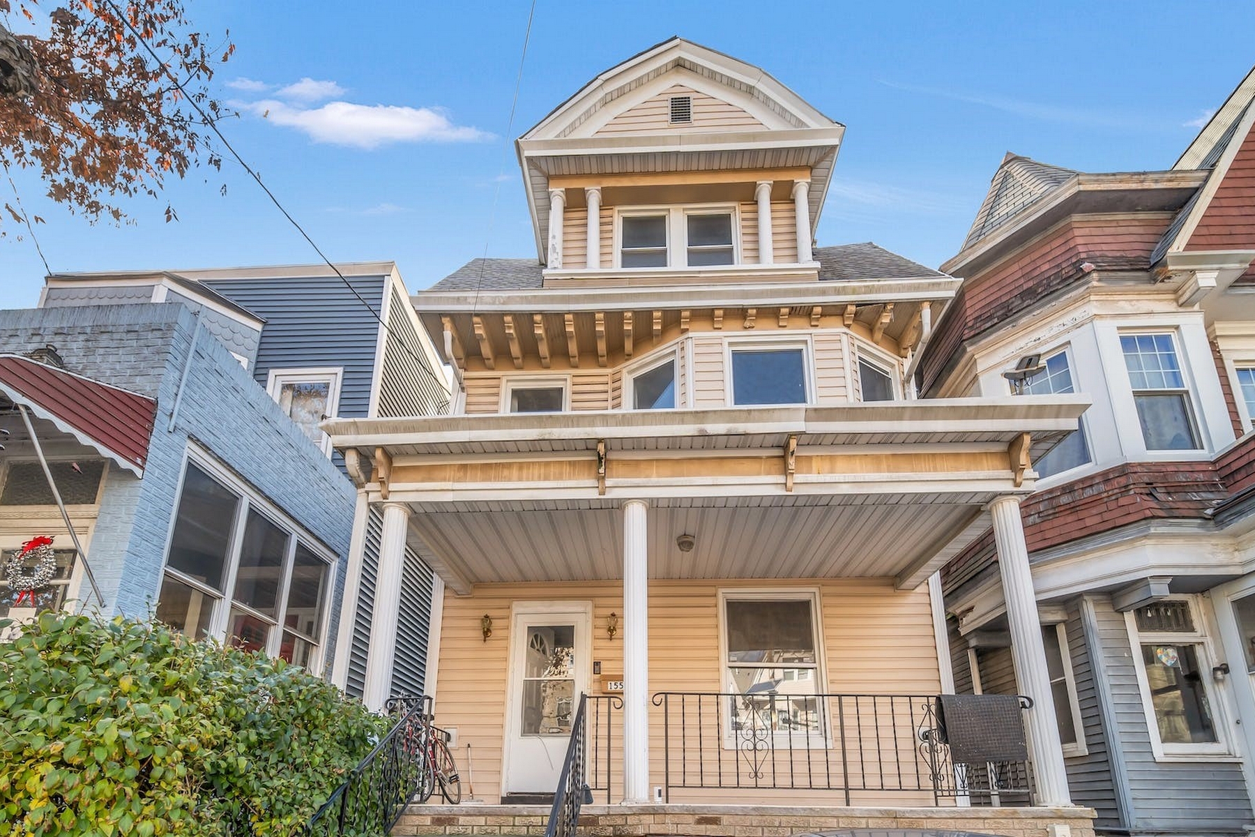 155 Jewett Ave 