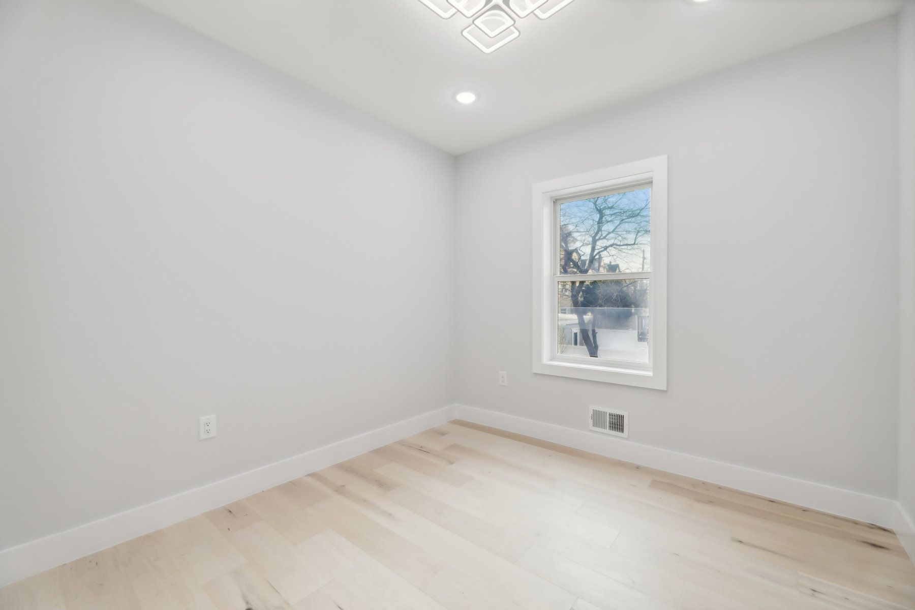 130 Sherman Pl Unit# 1
