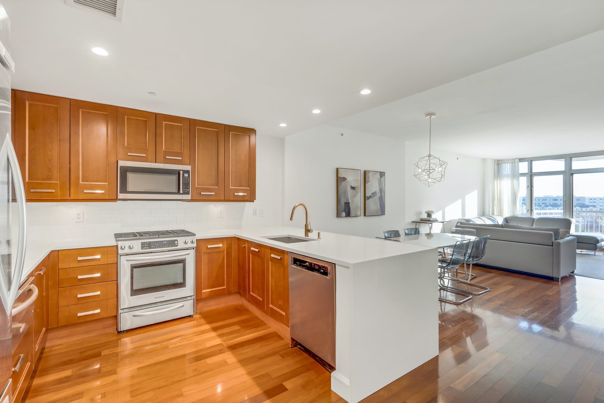 8100 River Road, #501