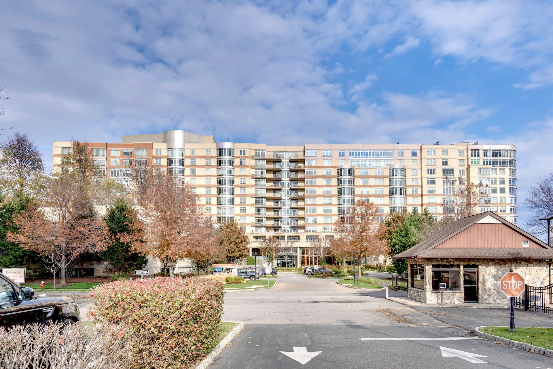 8100 River Road, #501