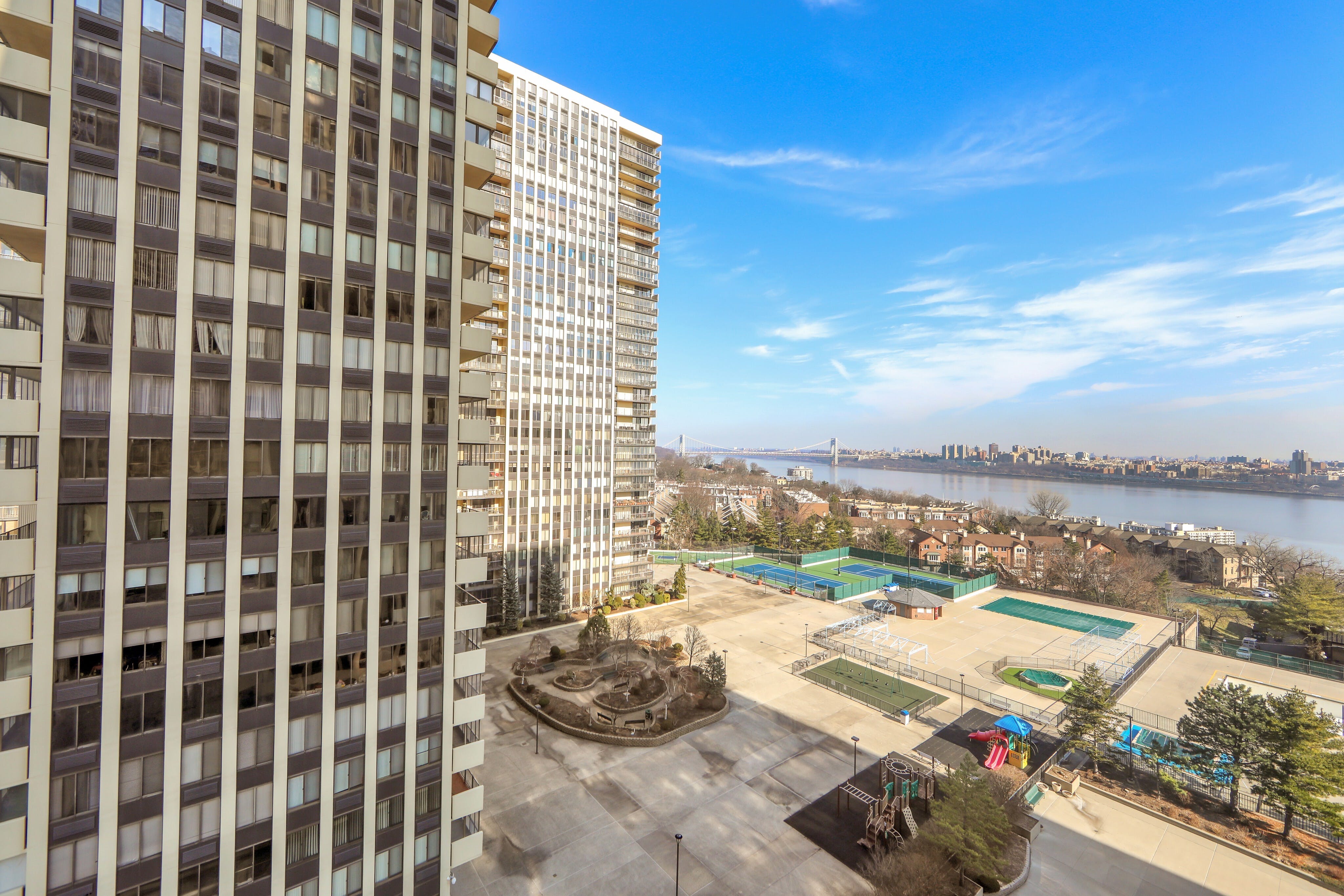 200 Winston Dr 903