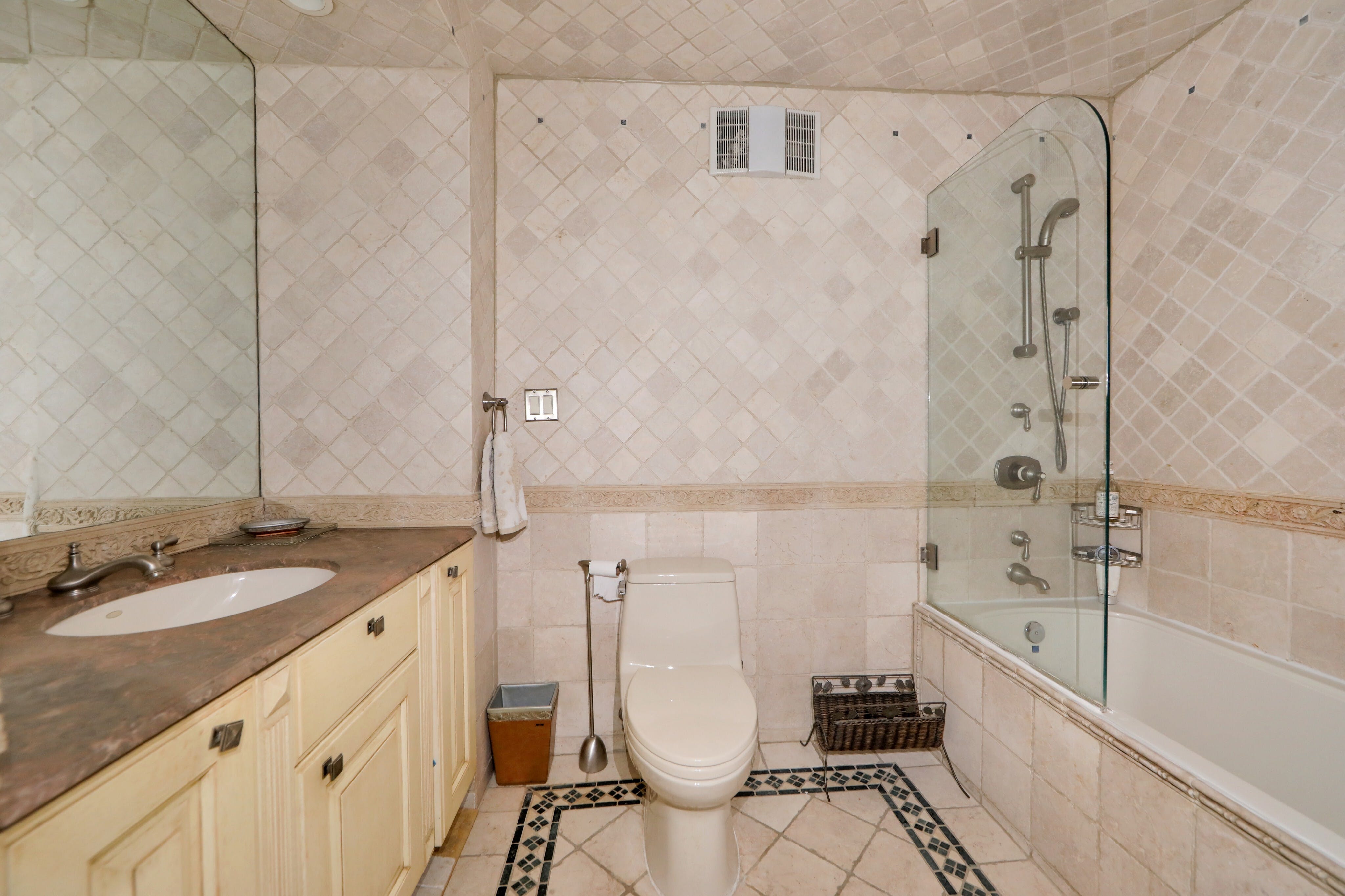 200 Winston Dr 903