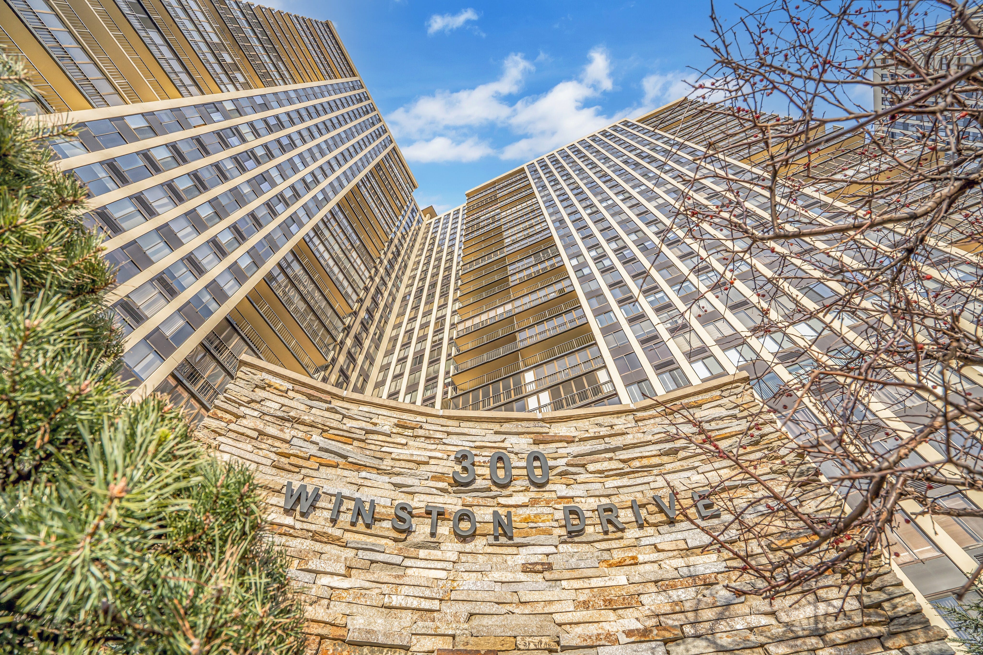 300 Winston Drive, #2018