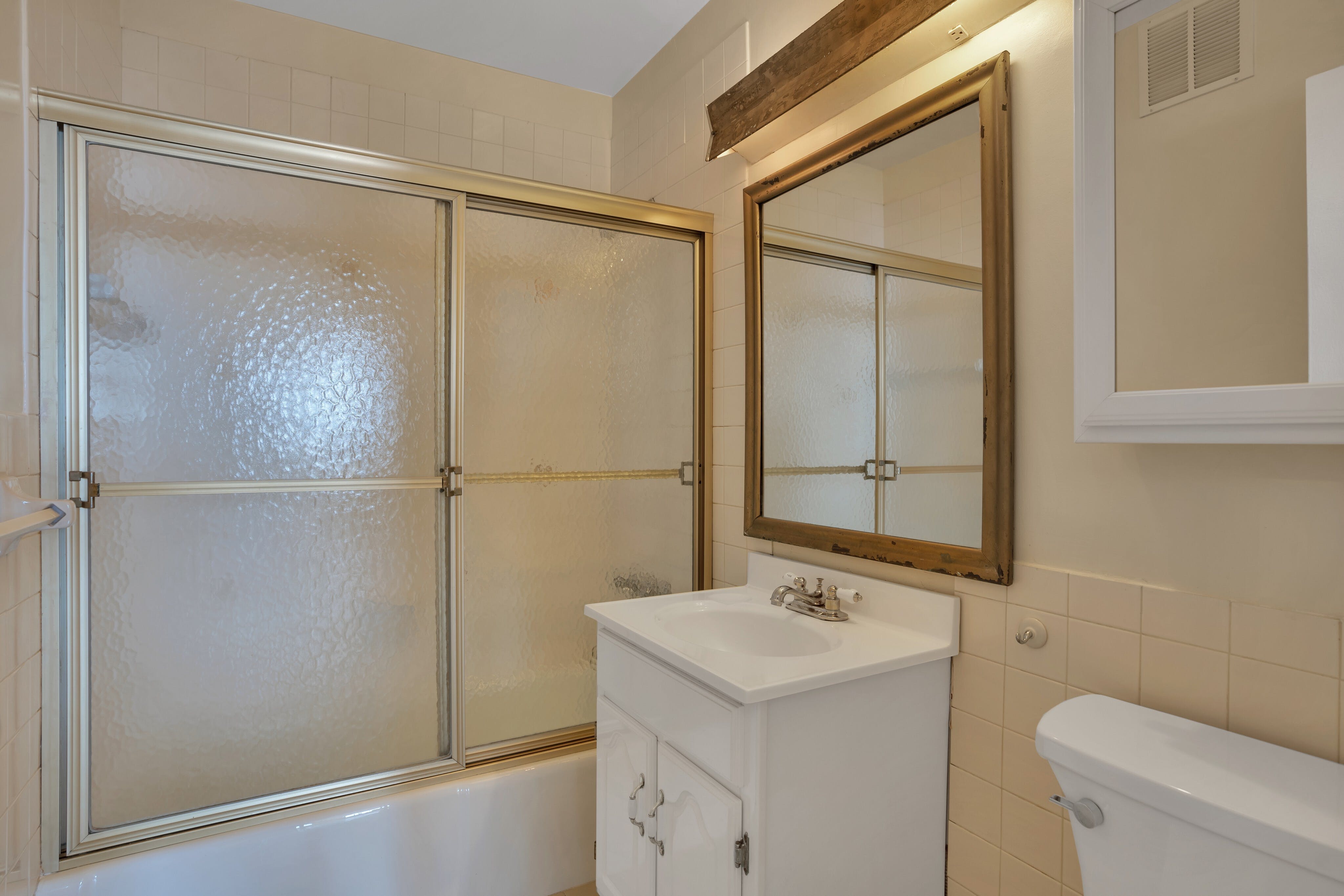 2000 Linwood Avenue, #22L