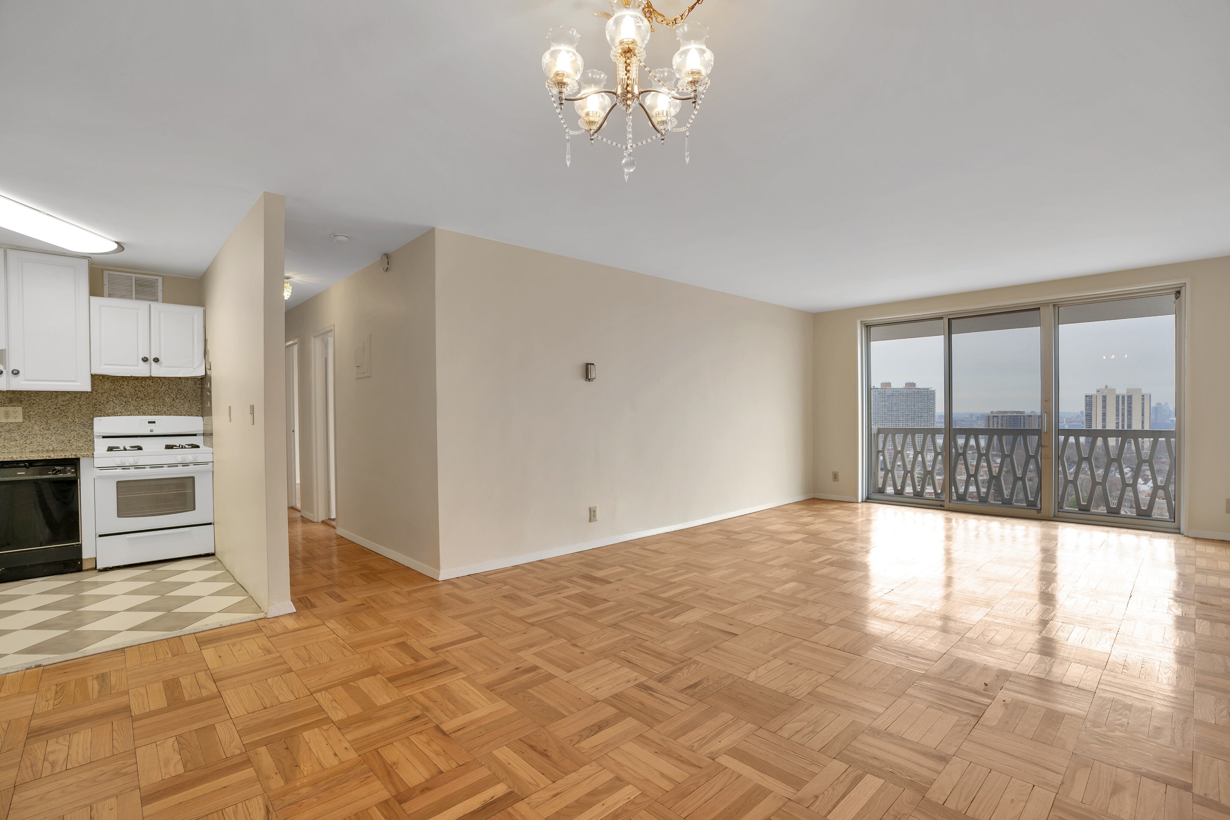 2000 Linwood Avenue, #22L