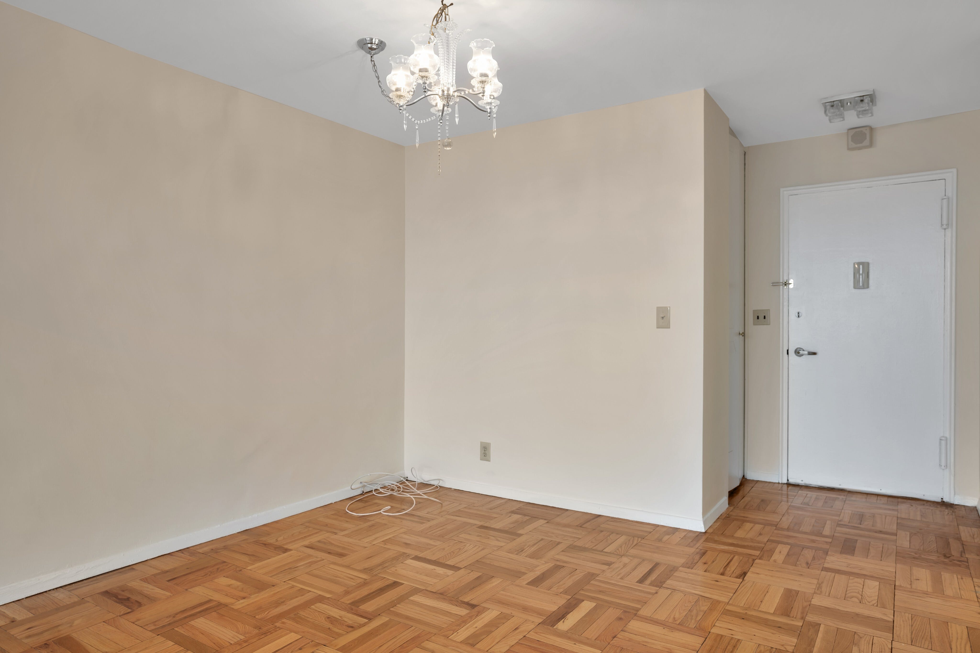2000 Linwood Avenue, #22L