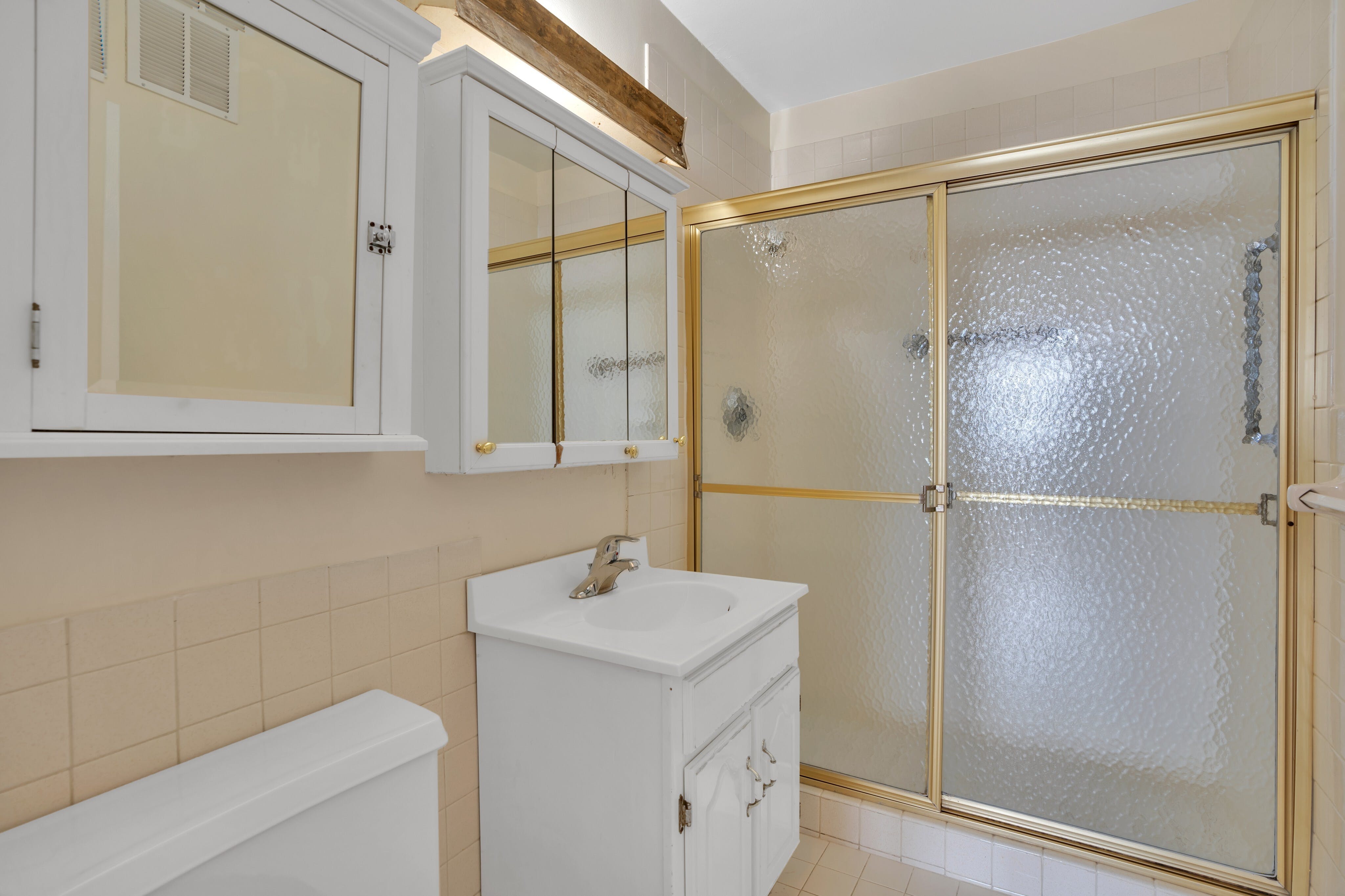 2000 Linwood Avenue, #22L