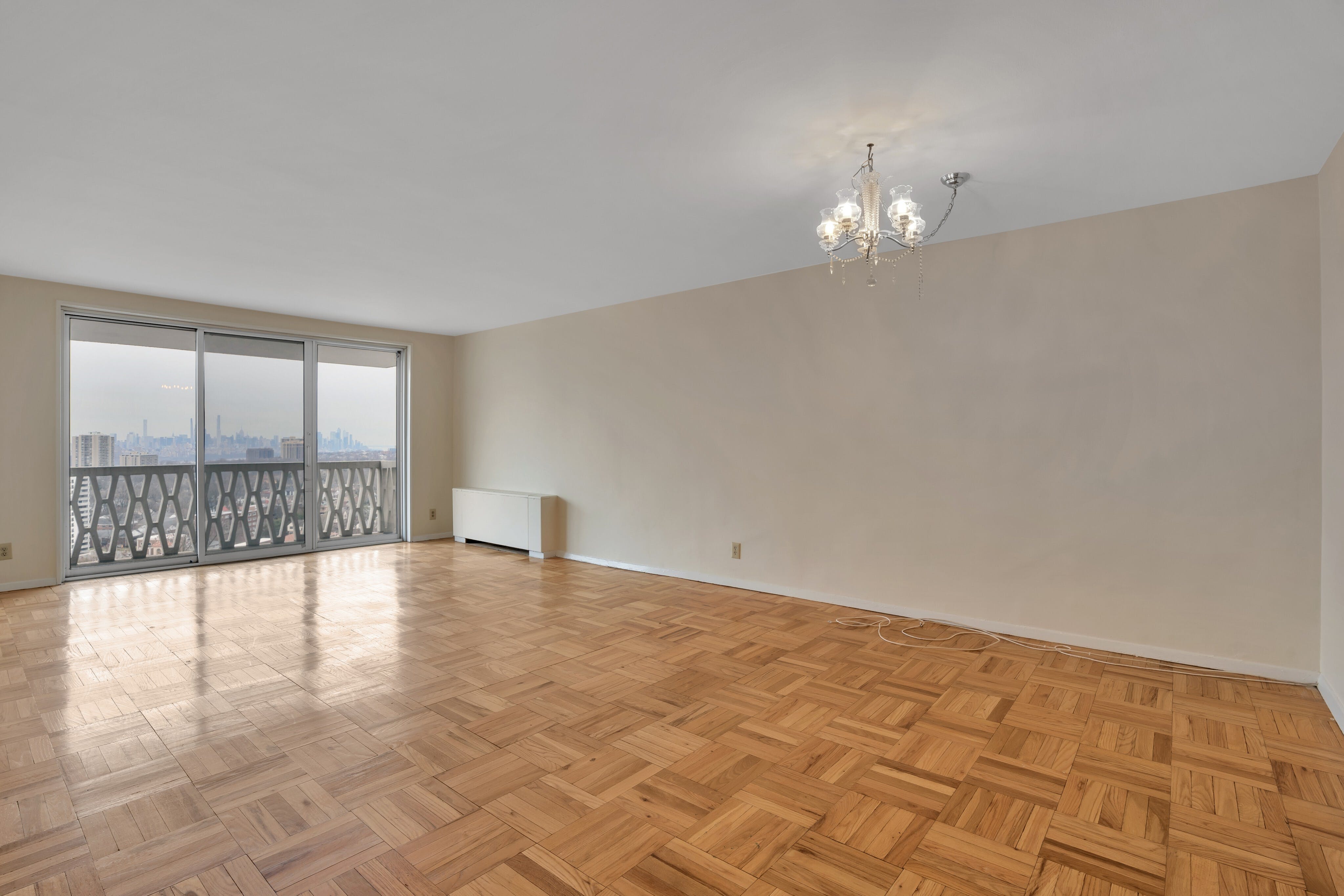 2000 Linwood Avenue, #22L