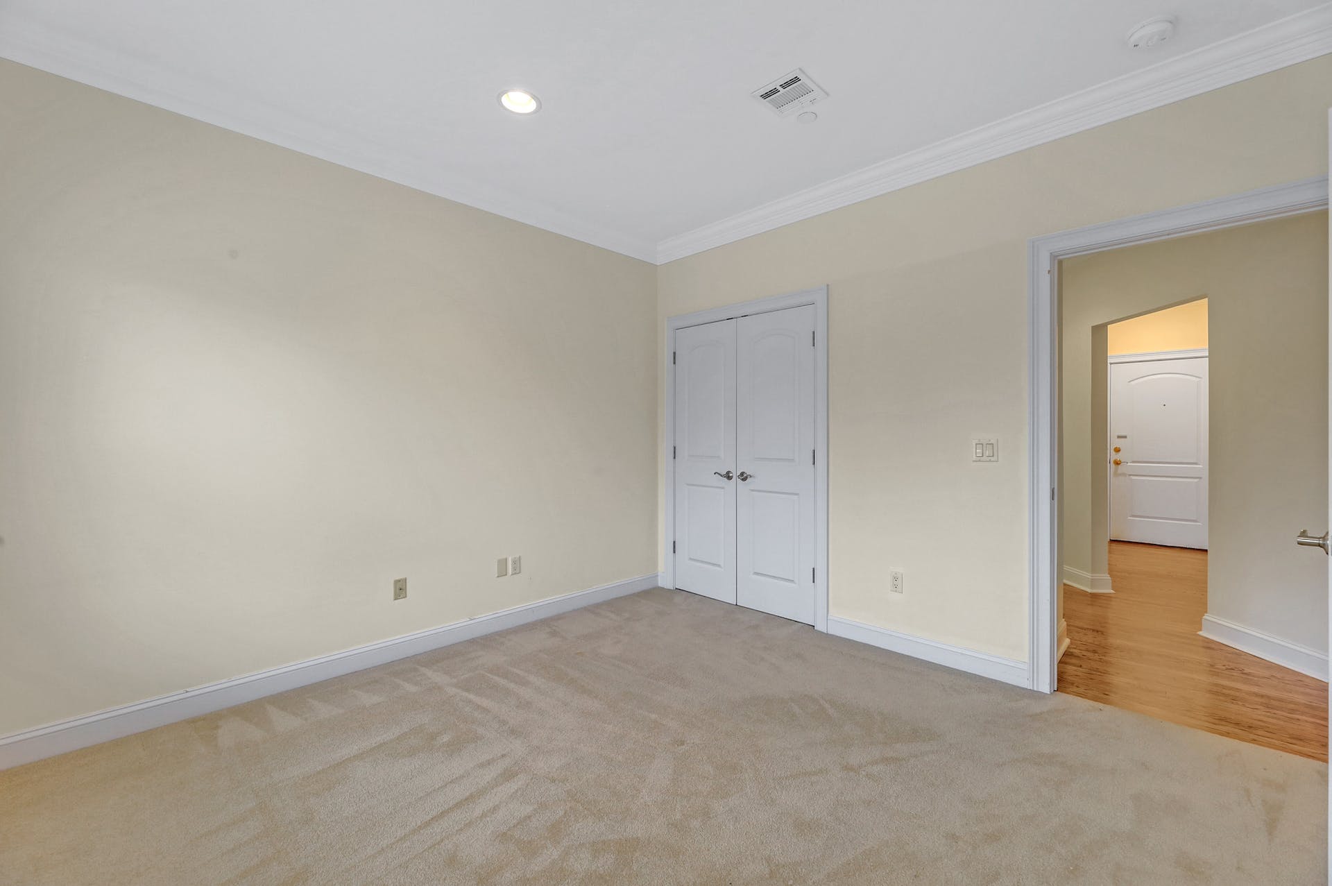 5 Tenakill Park E Unit# 212