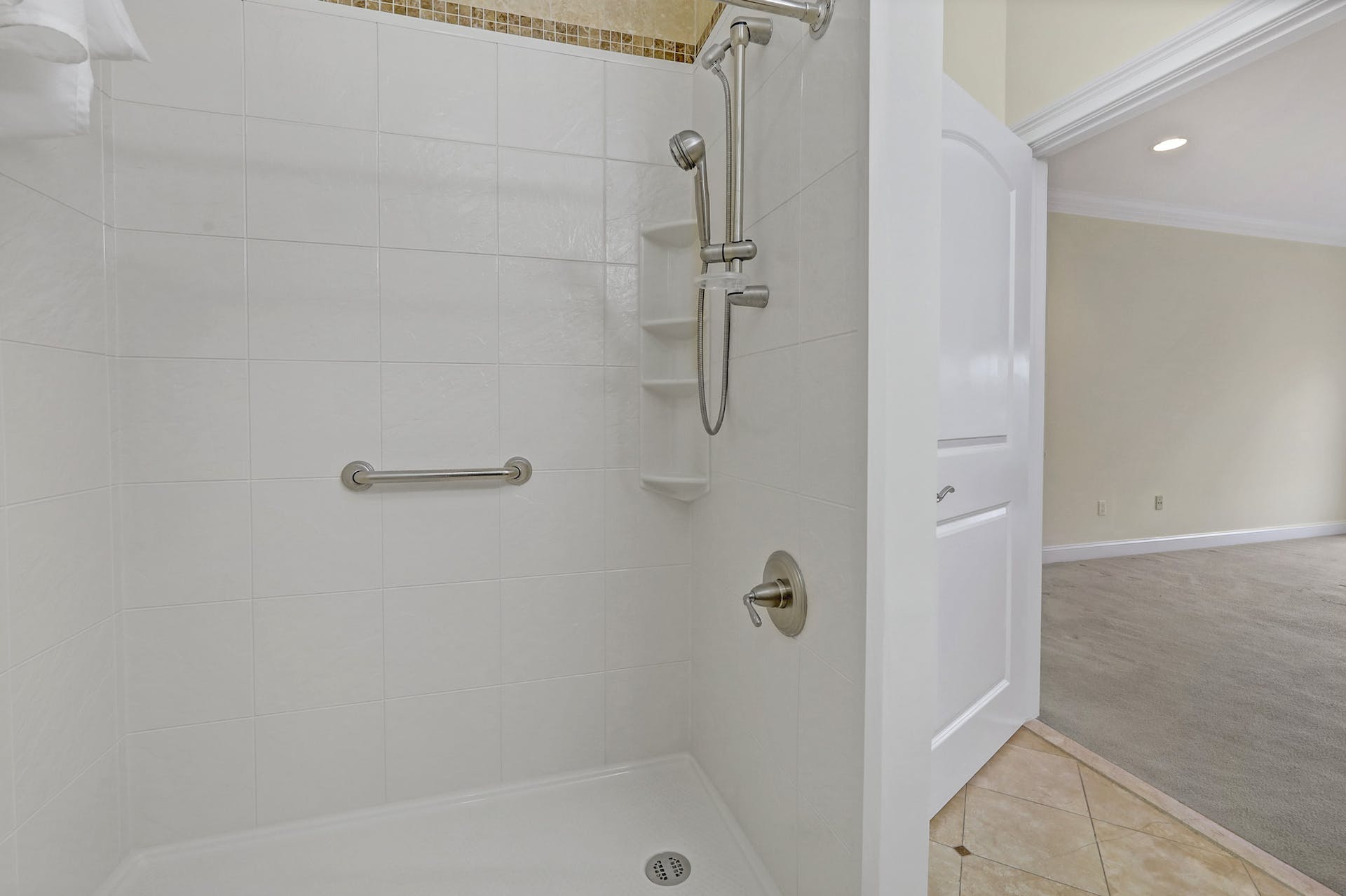 5 Tenakill Park E Unit# 212