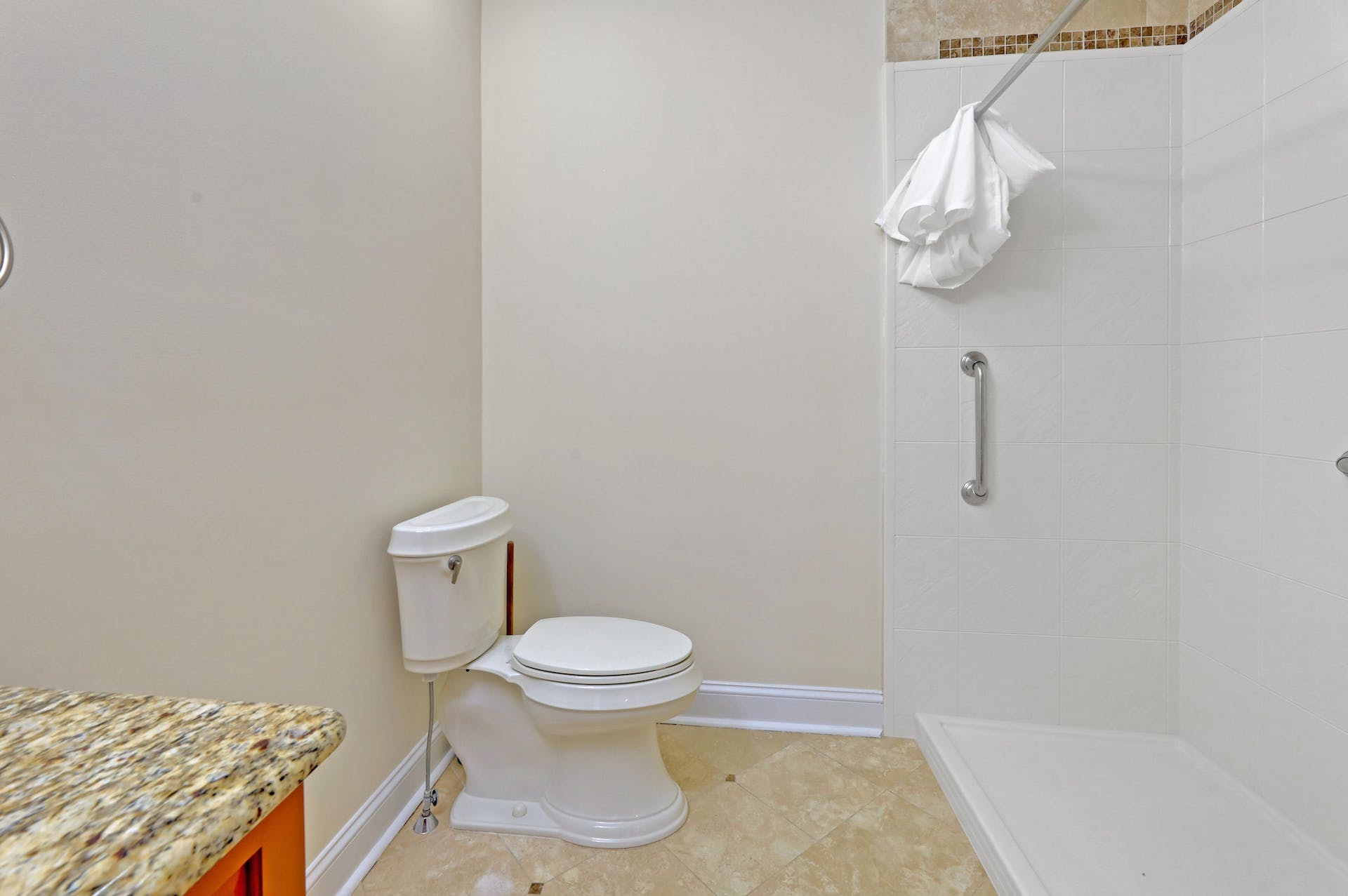 5 Tenakill Park E Unit# 212