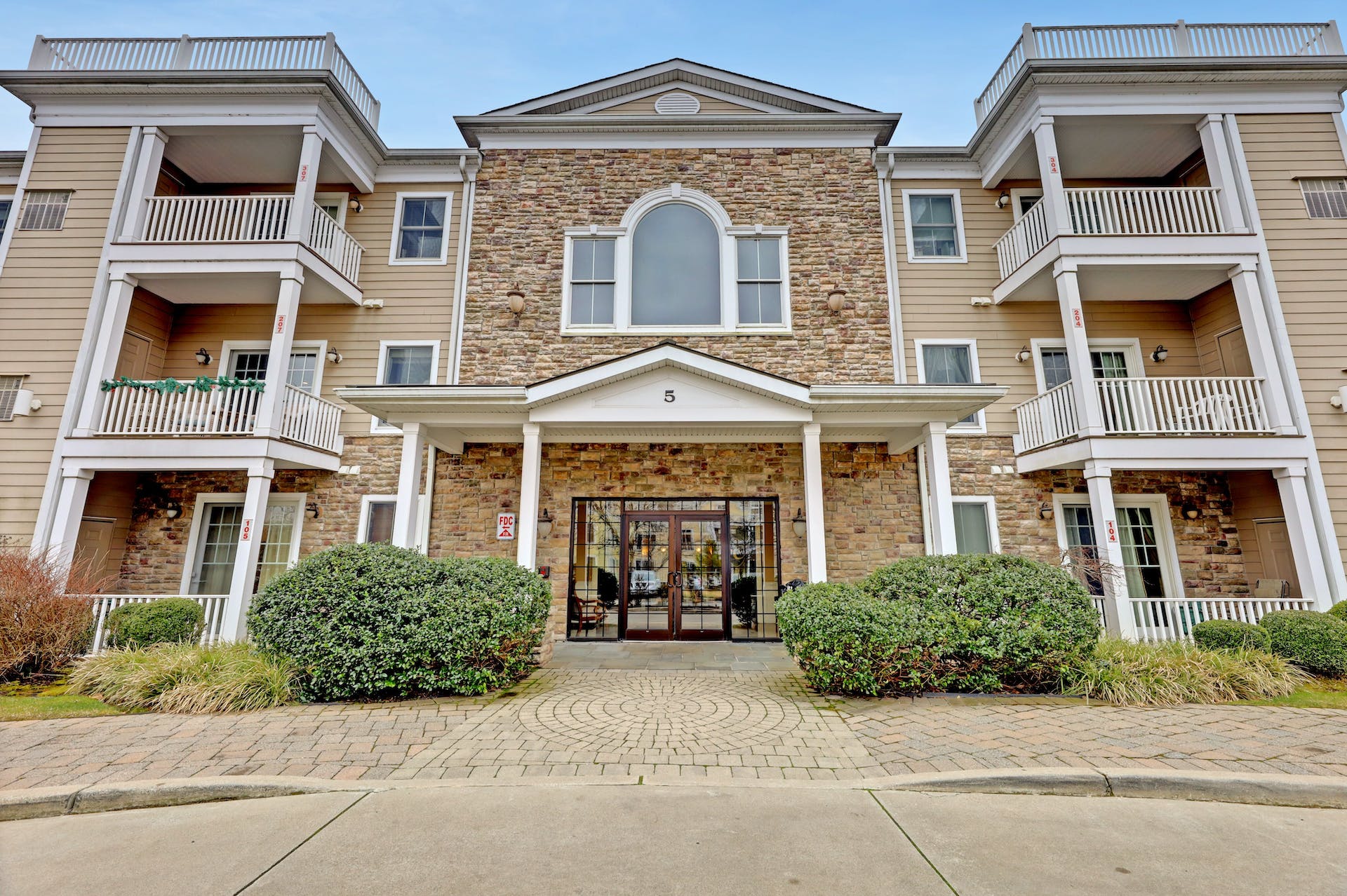 5 Tenakill Park E Unit# 212
