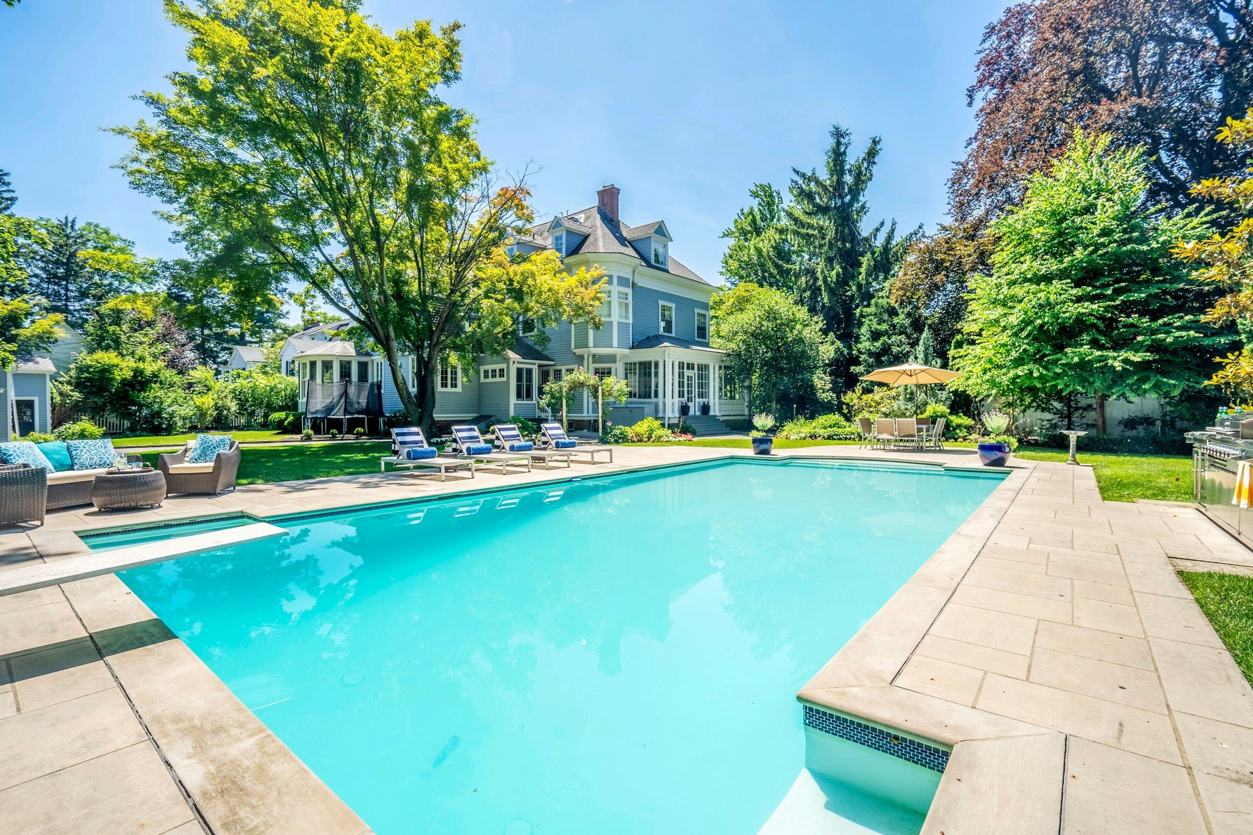 77 Porter Place 