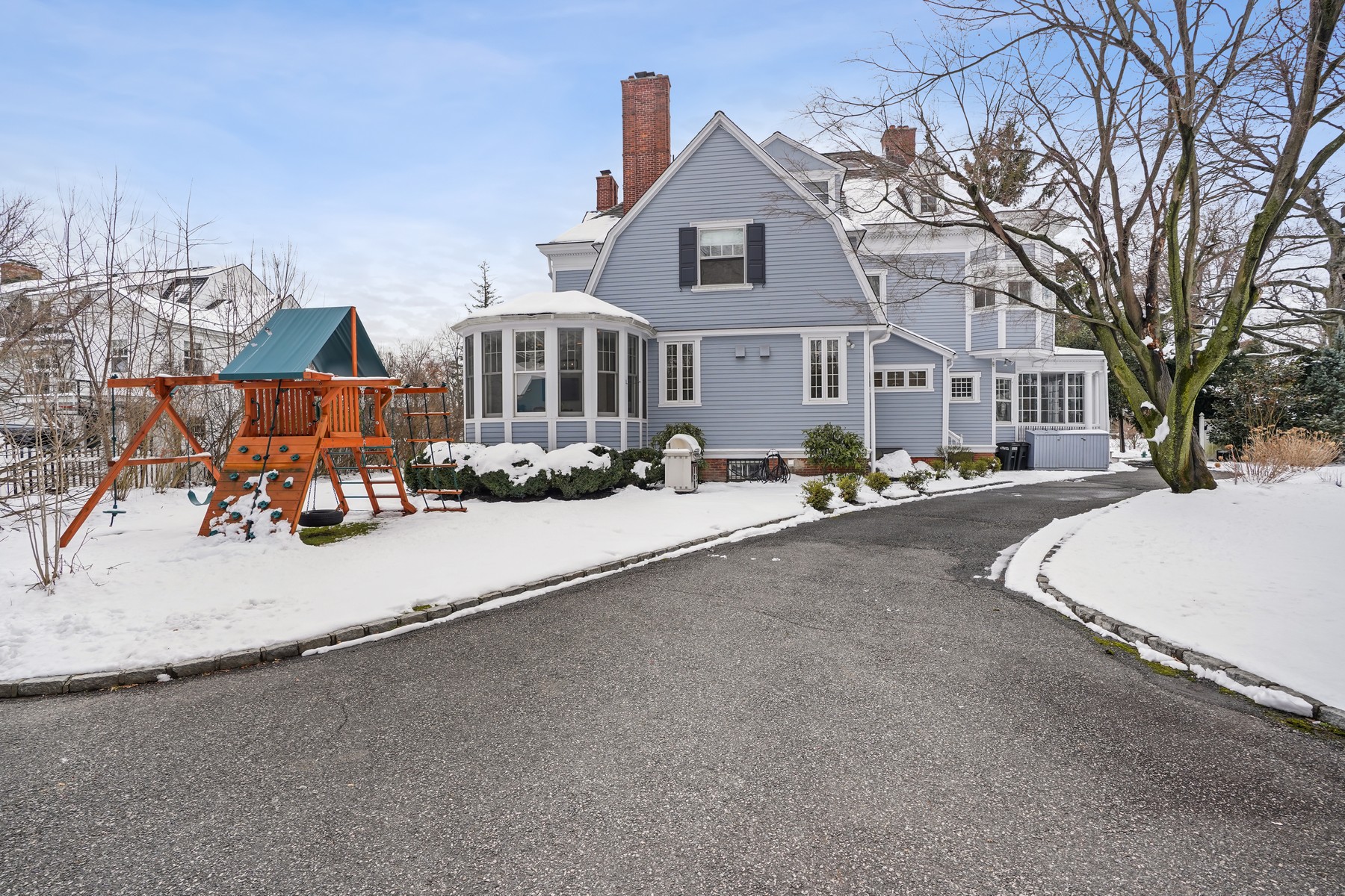 77 Porter Place 