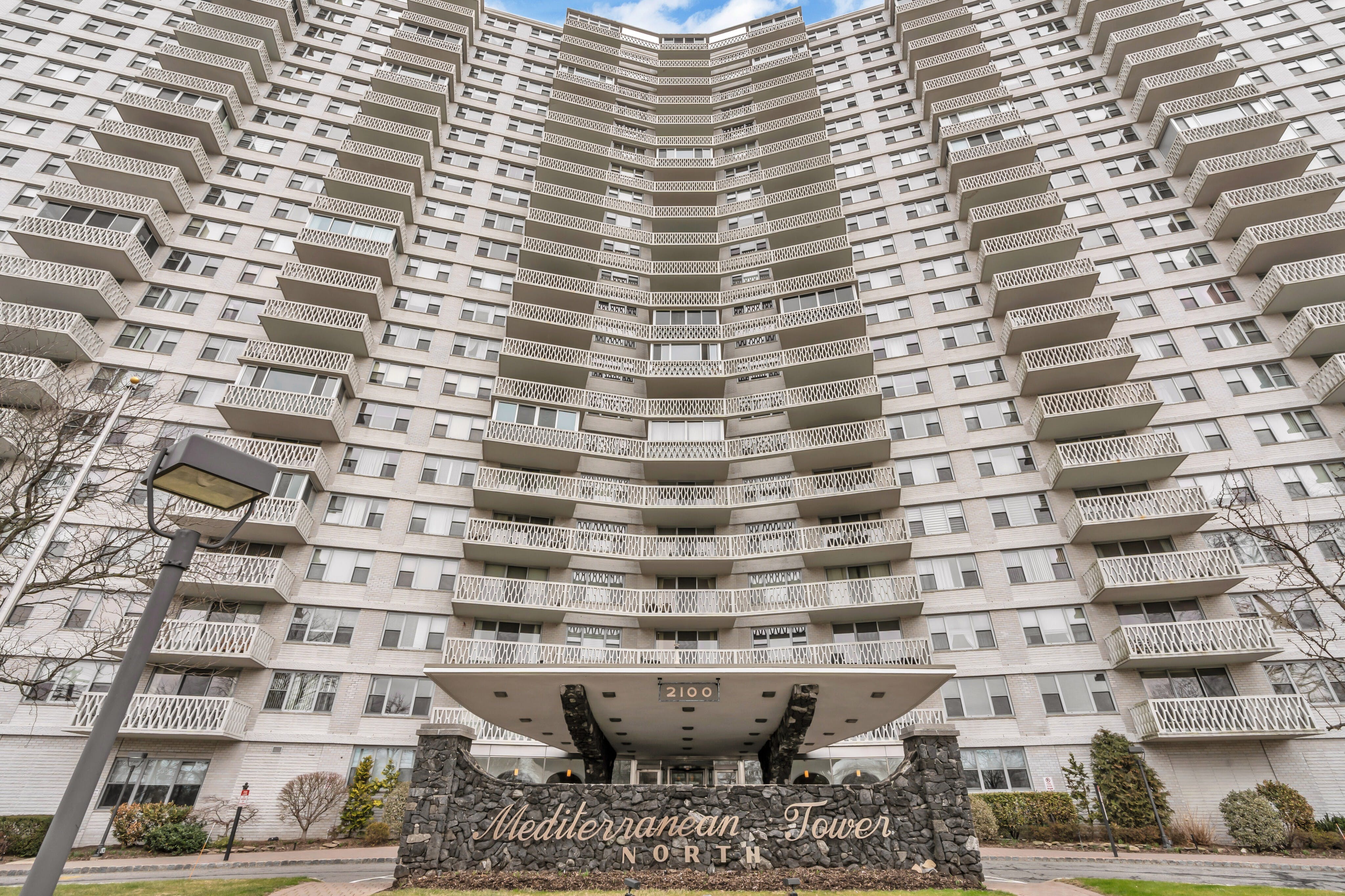 2100 Linwood Avenue Unit# 19J