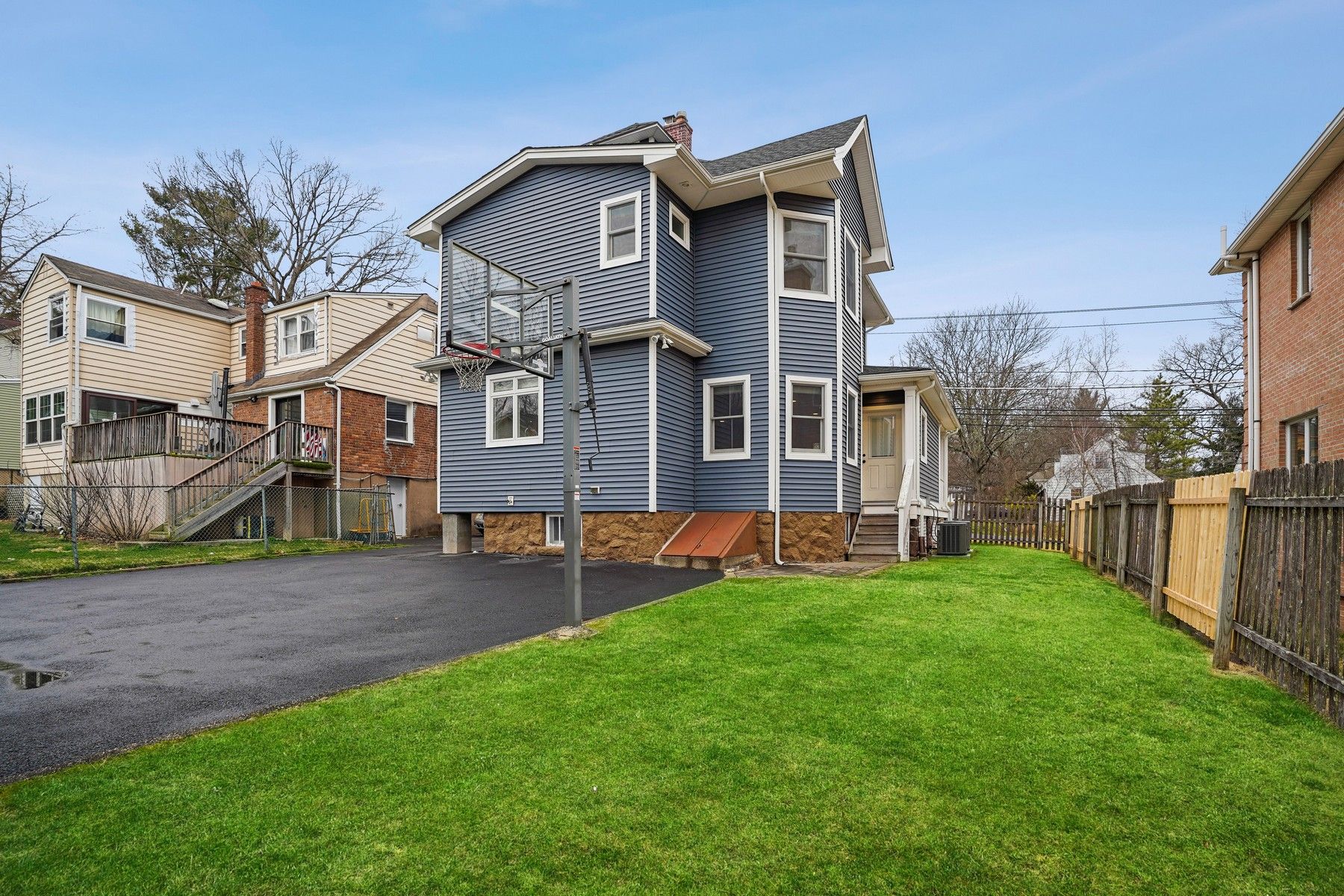 196 Hickory Avenue 