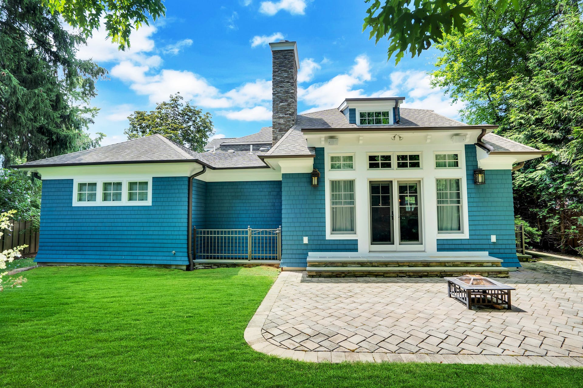 10 Myrtle Avenue 
