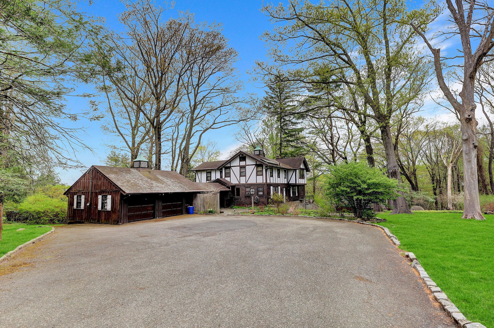 27 Warren Lane 
