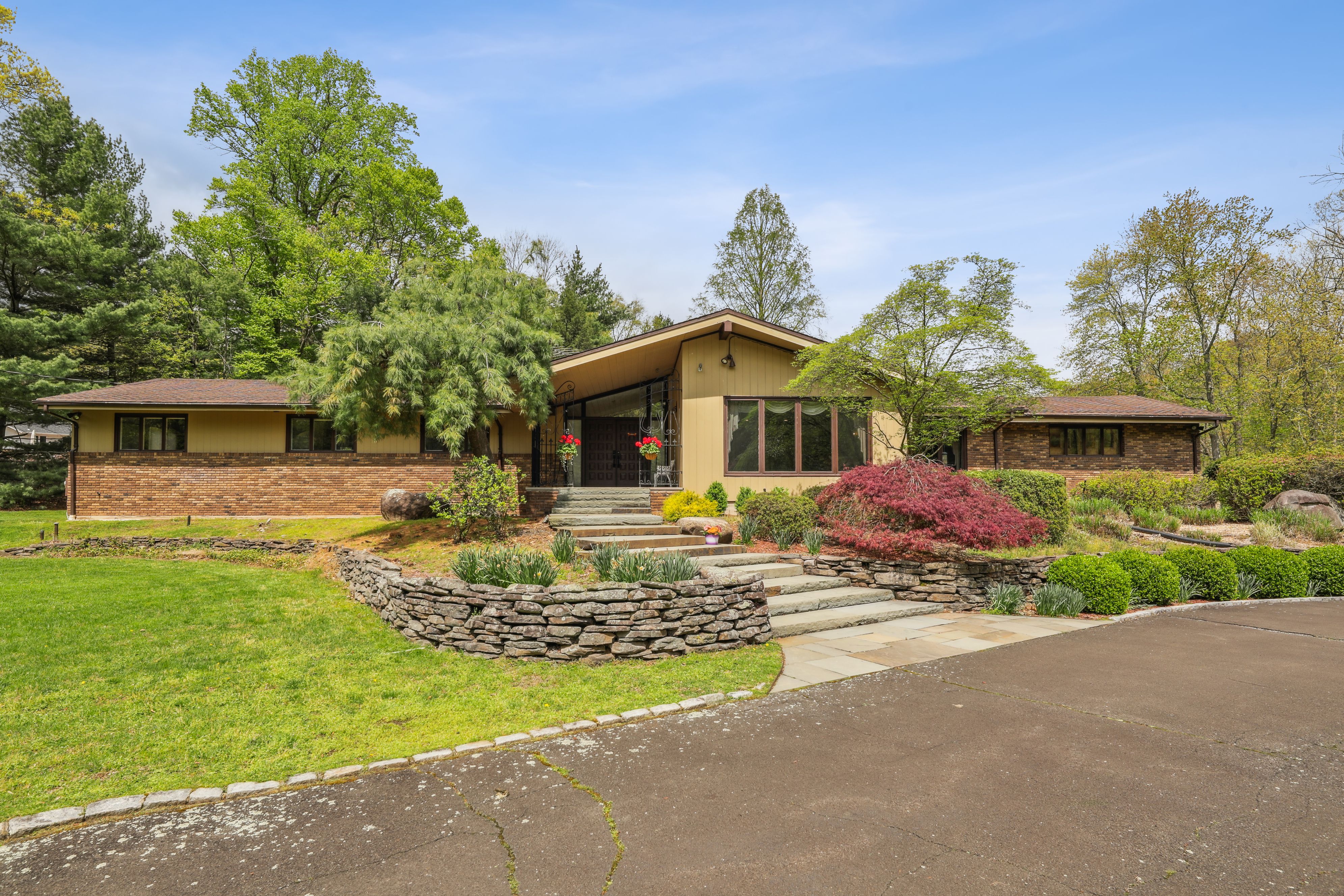 11 Deertrail Road 