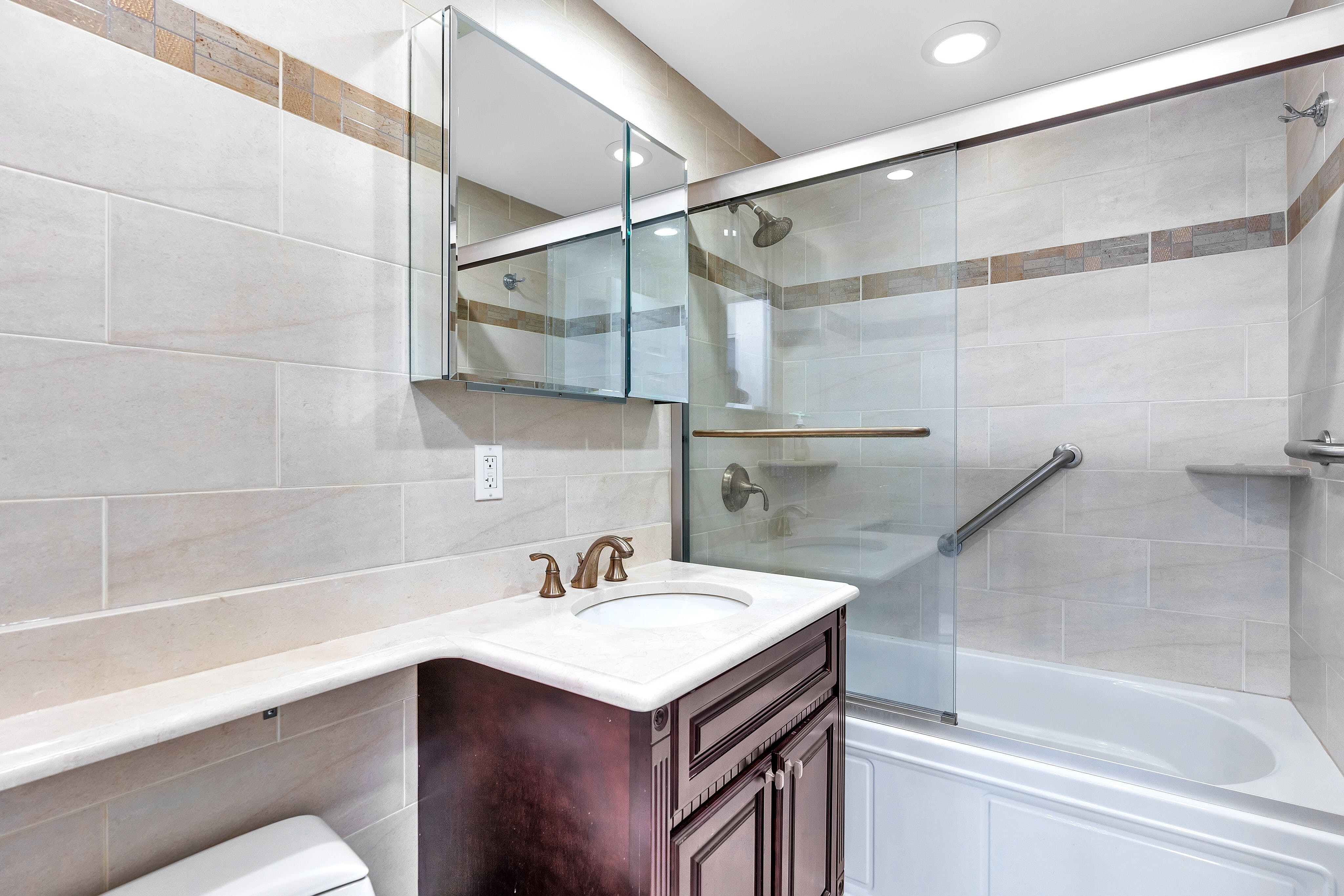 2000 Linwood Avenue Unit# 8W