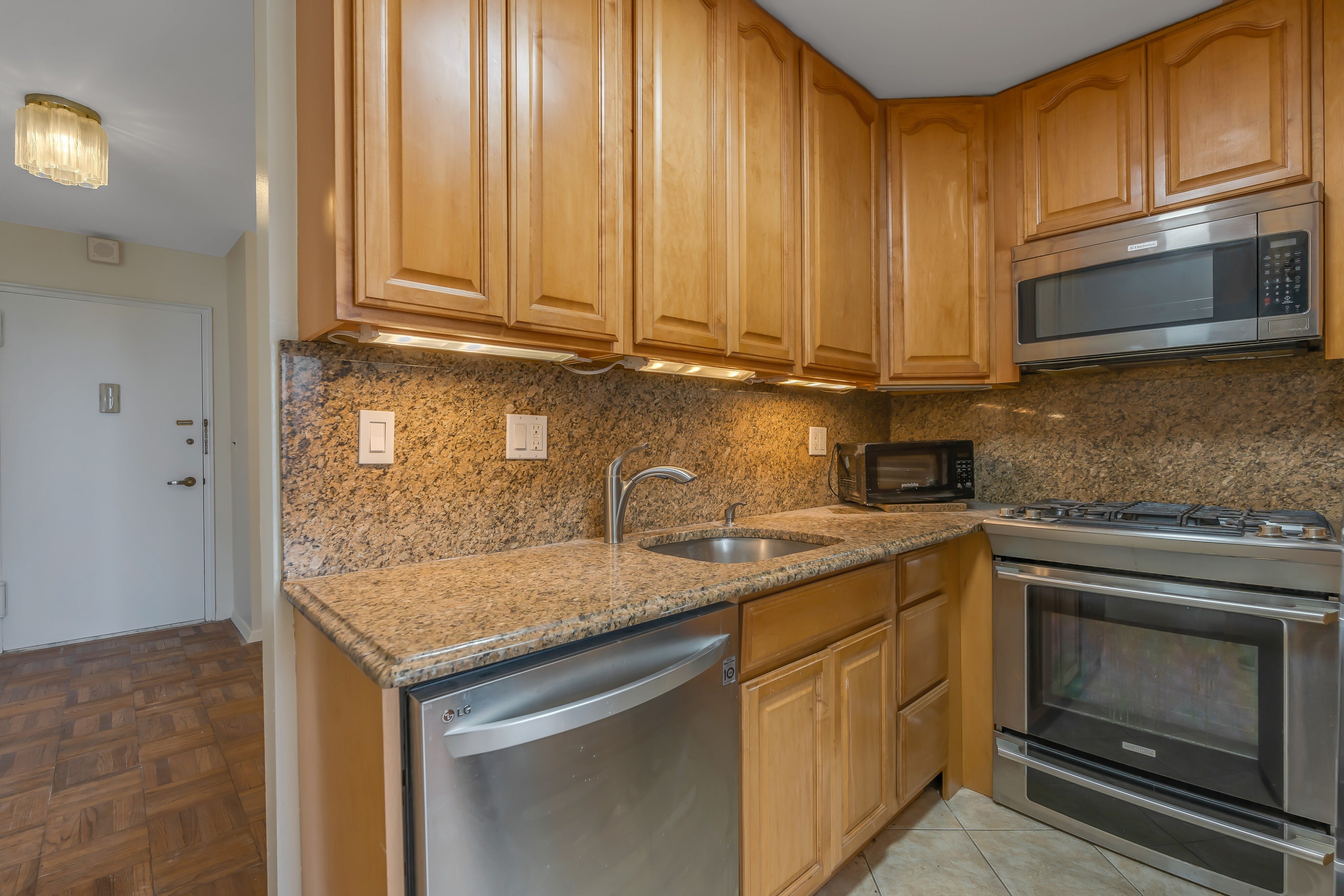2000 Linwood Avenue Unit# 9U