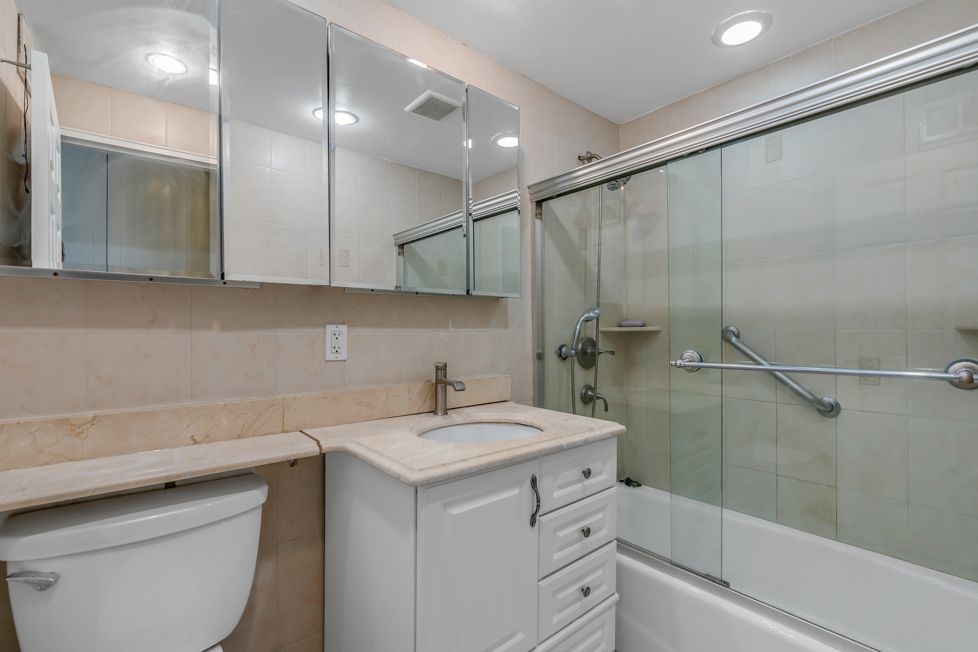 2000 Linwood Avenue Unit# 9U