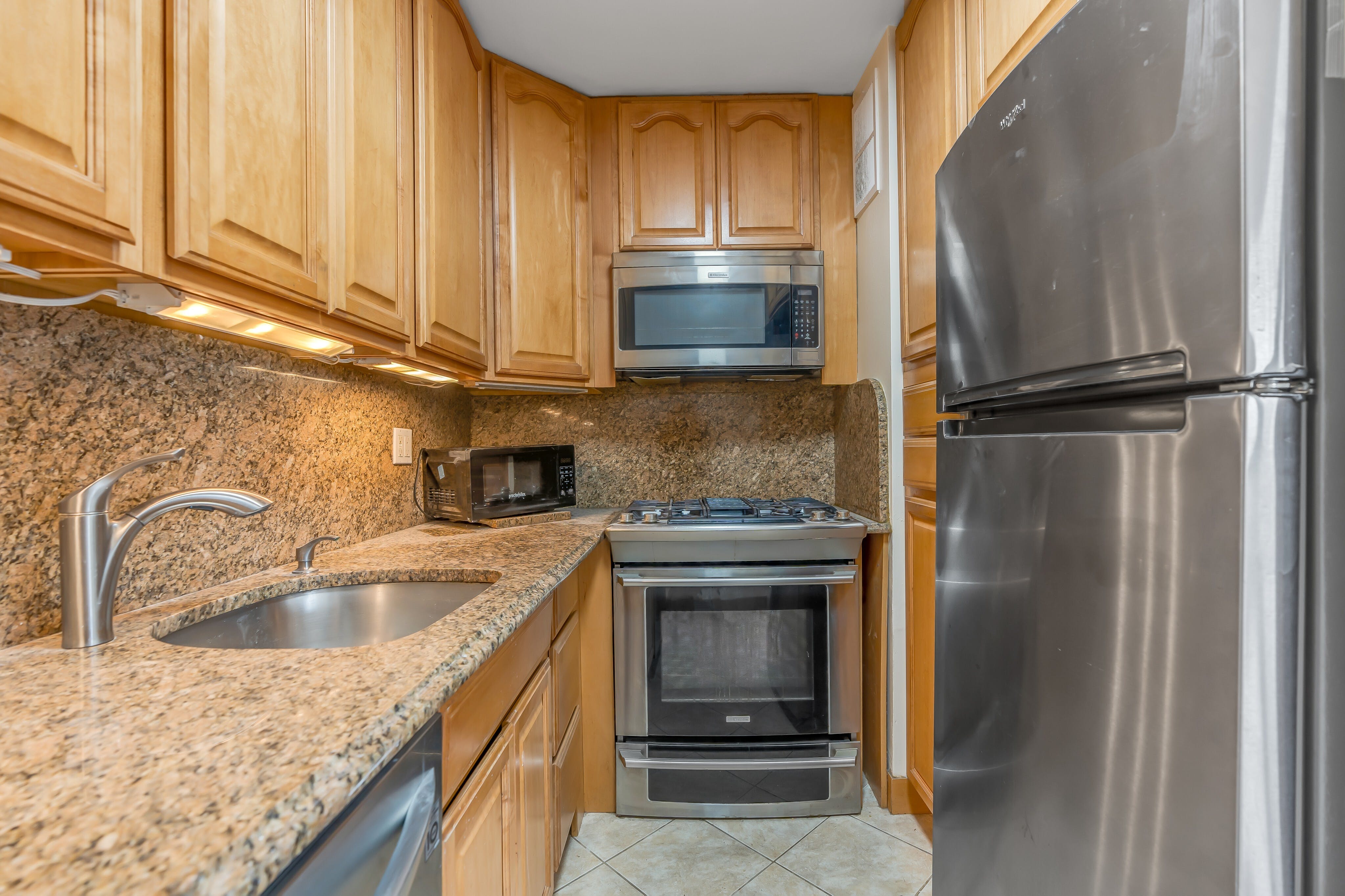 2000 Linwood Avenue Unit# 9U